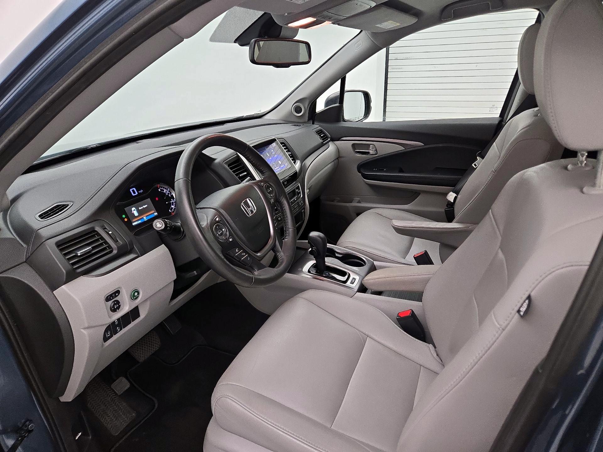 Thumbnail: 2017 Honda Pilot - 11
