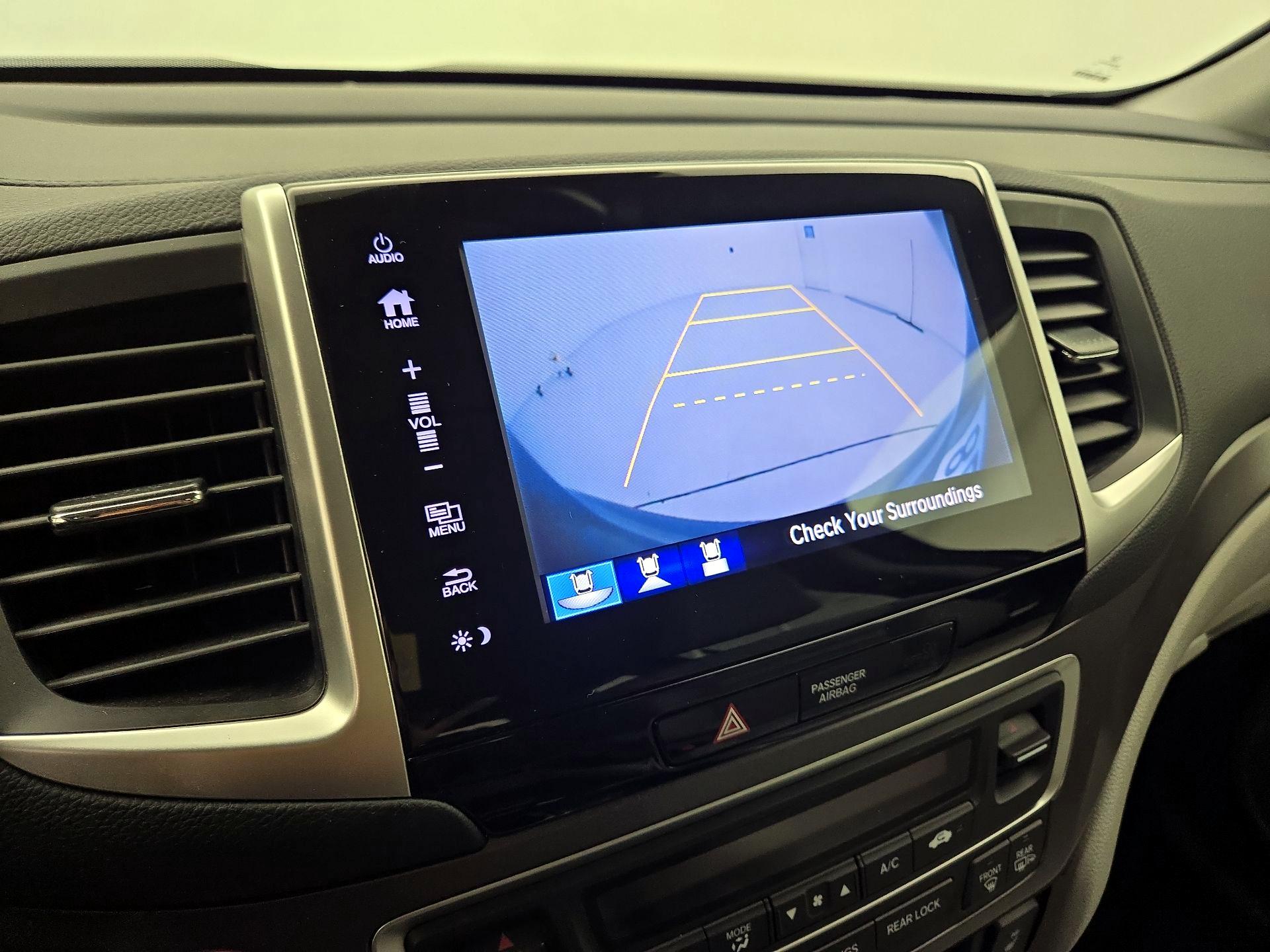 Thumbnail: 2017 Honda Pilot - 14