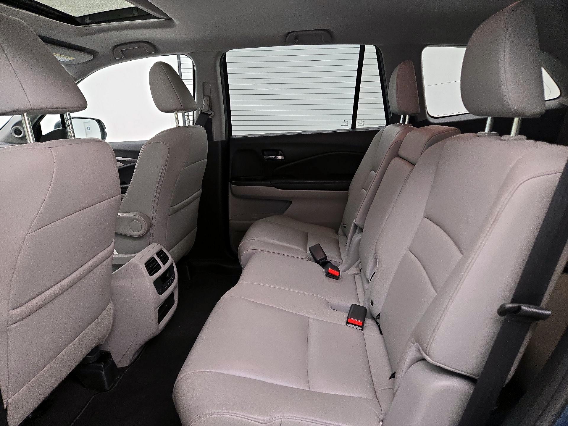Thumbnail: 2017 Honda Pilot - 20