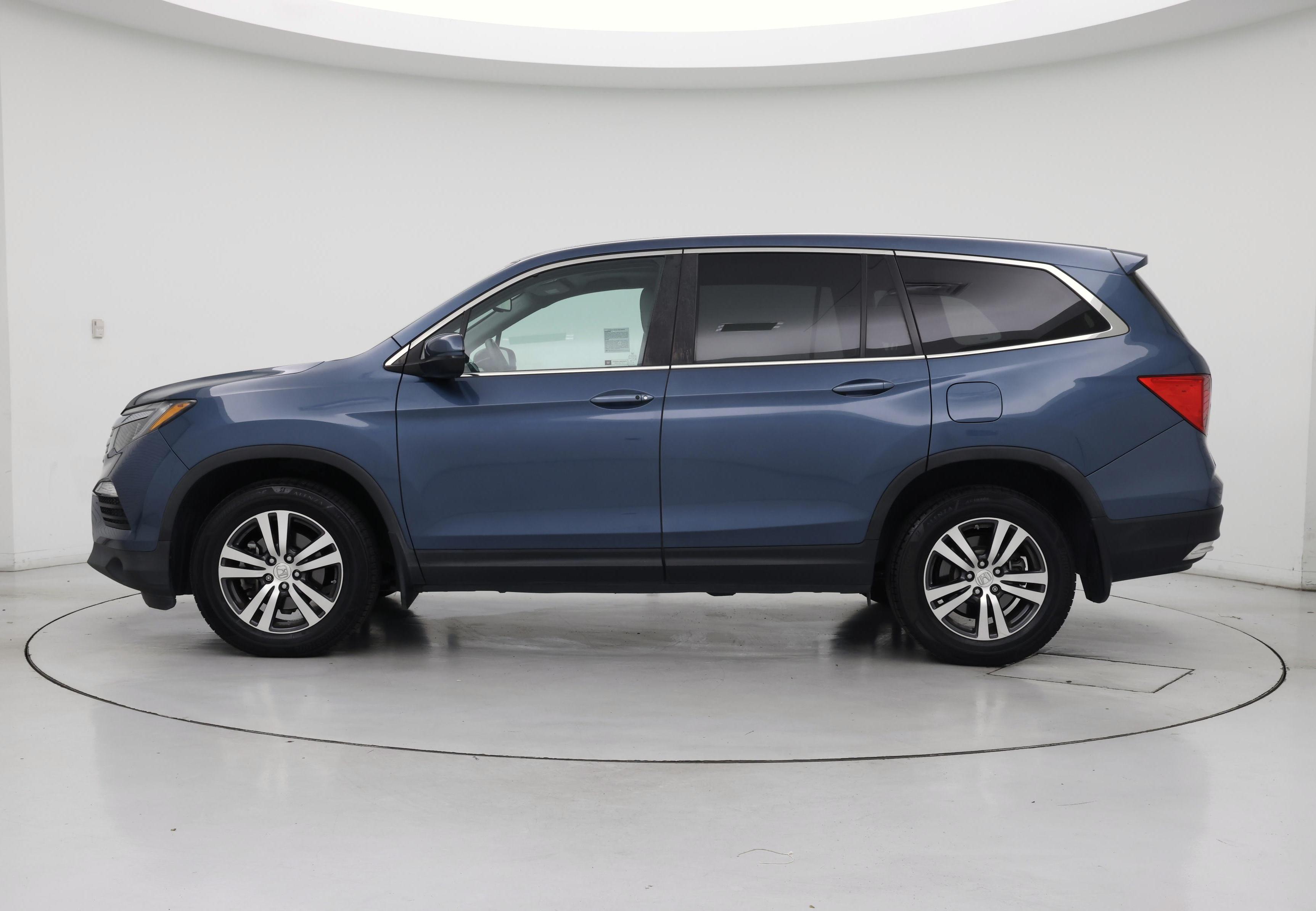 Thumbnail: 2017 Honda Pilot - 3