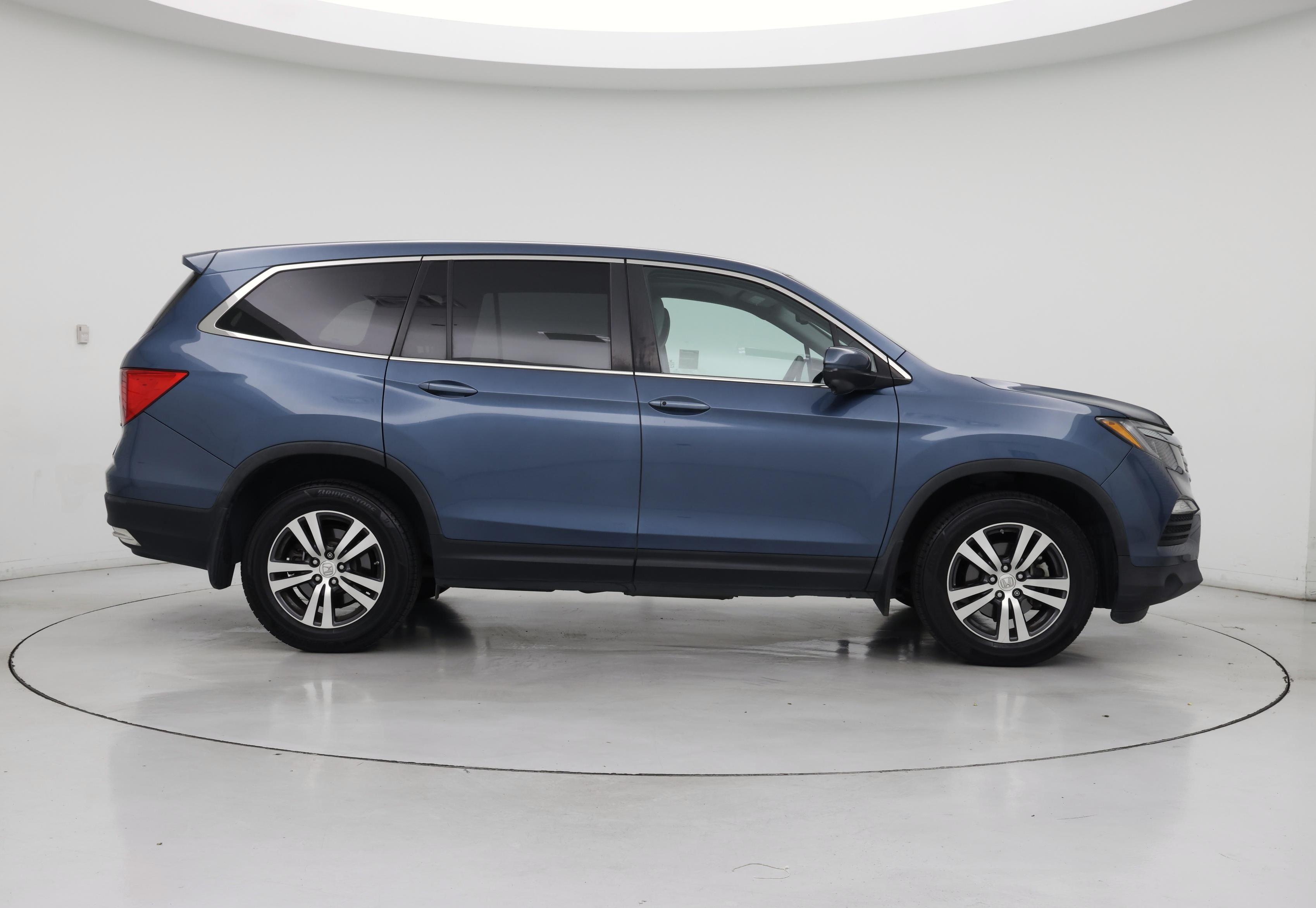 Thumbnail: 2017 Honda Pilot - 7