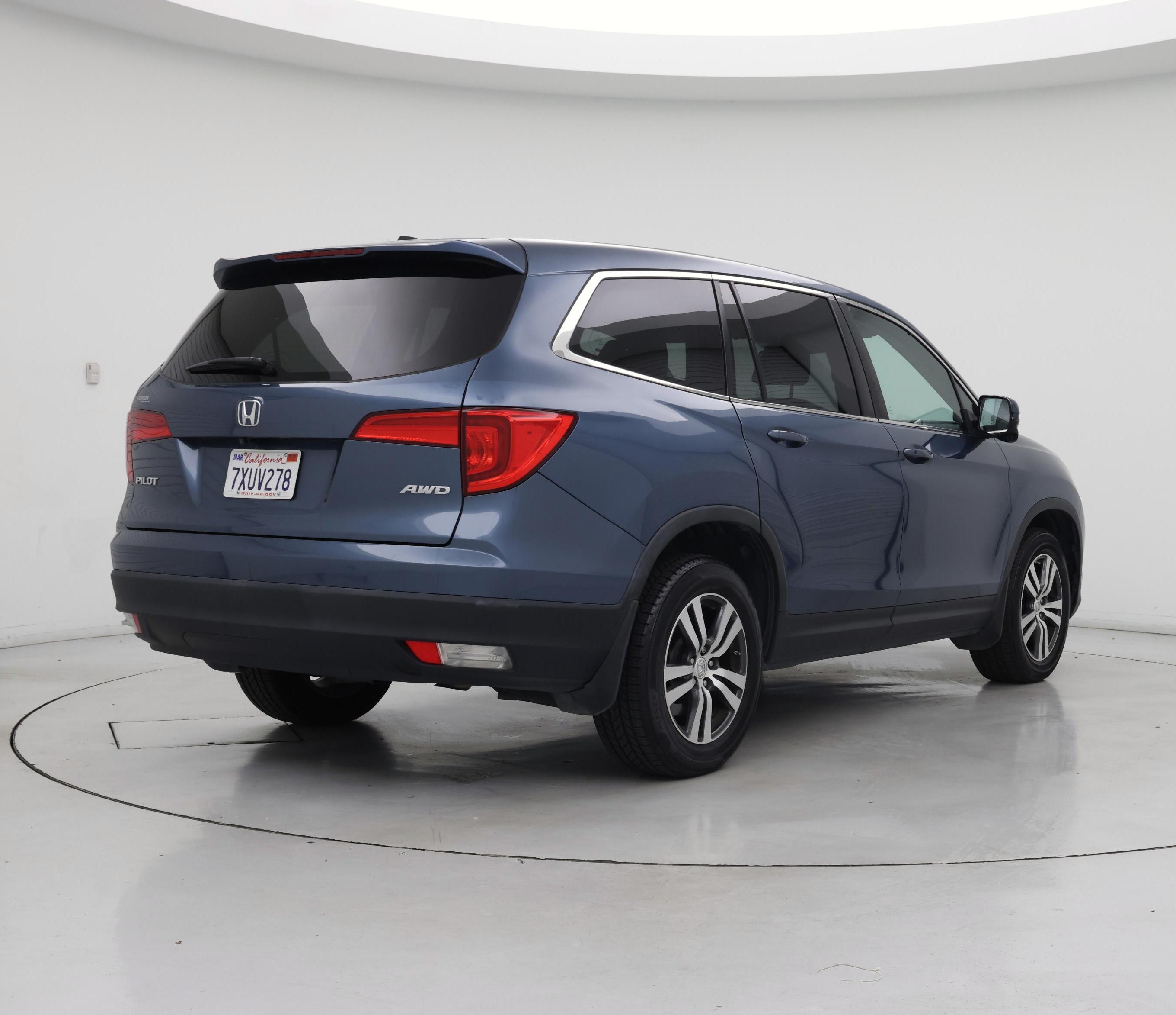 Thumbnail: 2017 Honda Pilot - 8