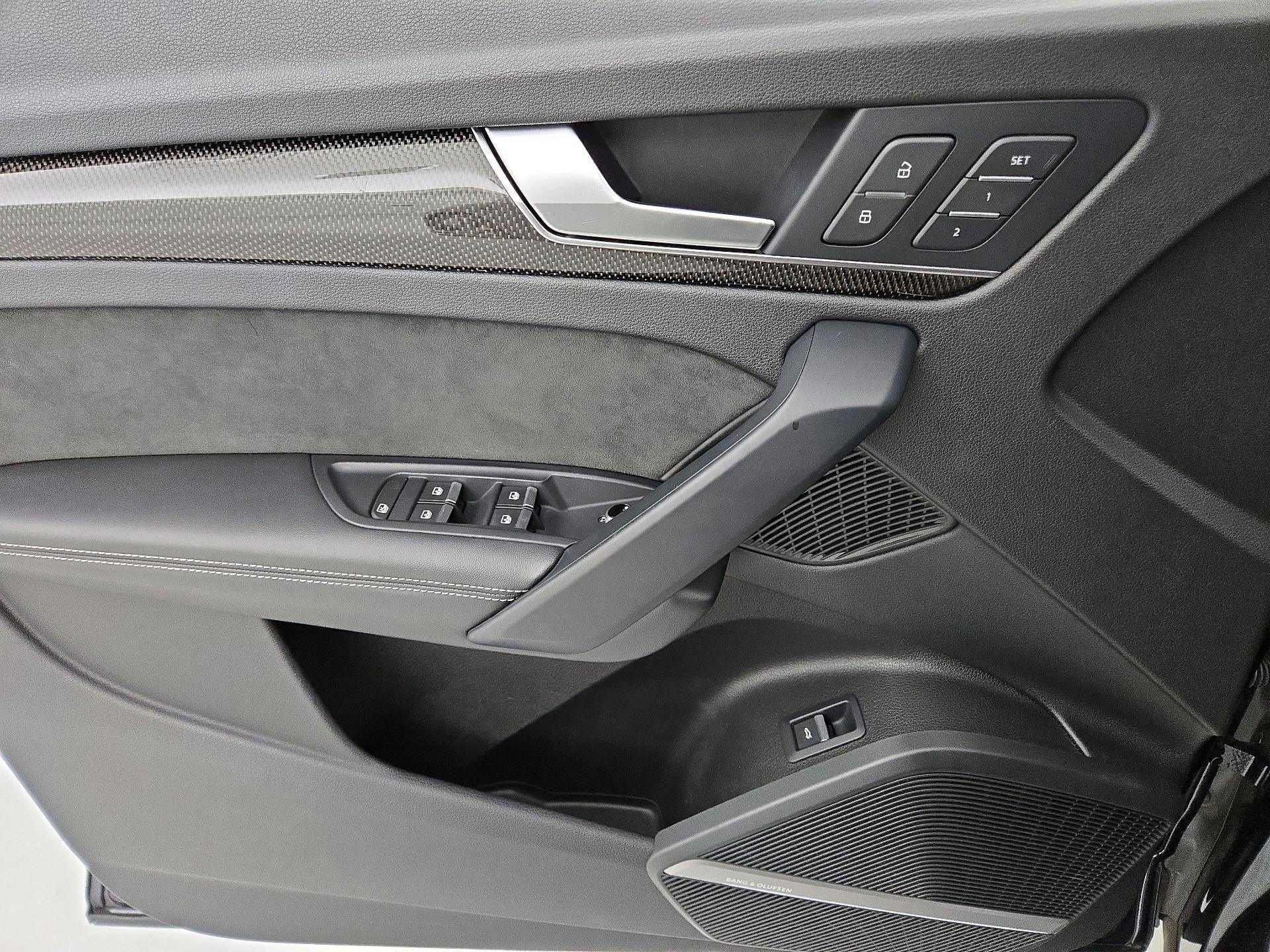 Thumbnail: 2018 Audi SQ5 - 12