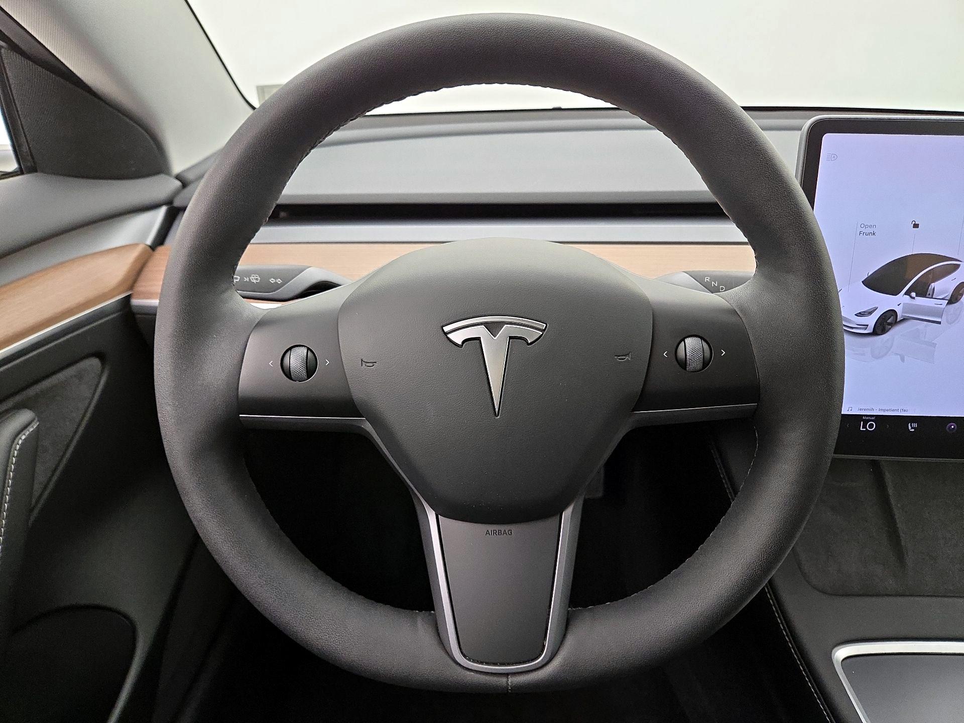 Thumbnail: 2023 Tesla Model 3 - 10