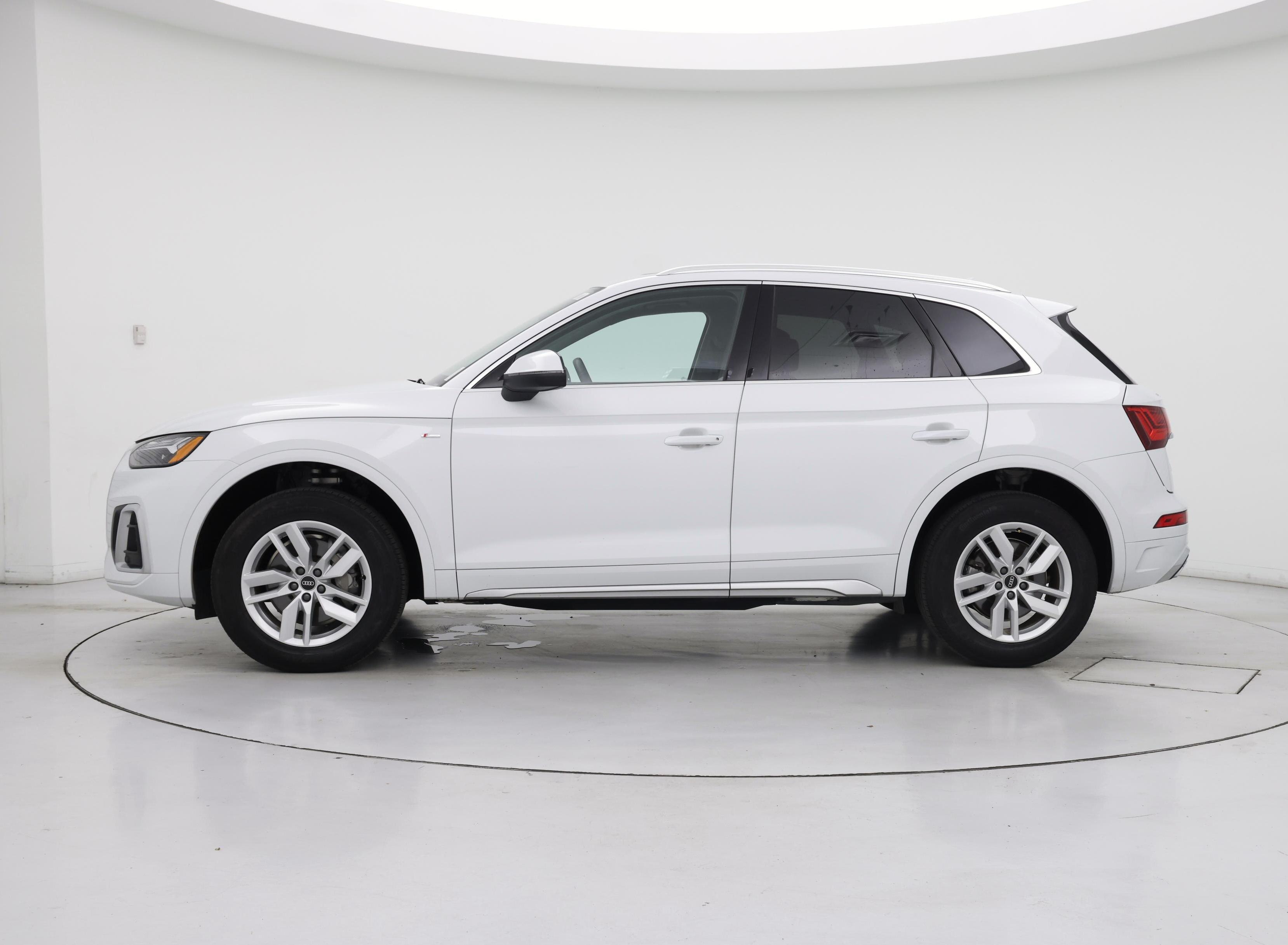 Thumbnail: 2023 Audi Q5 - 3