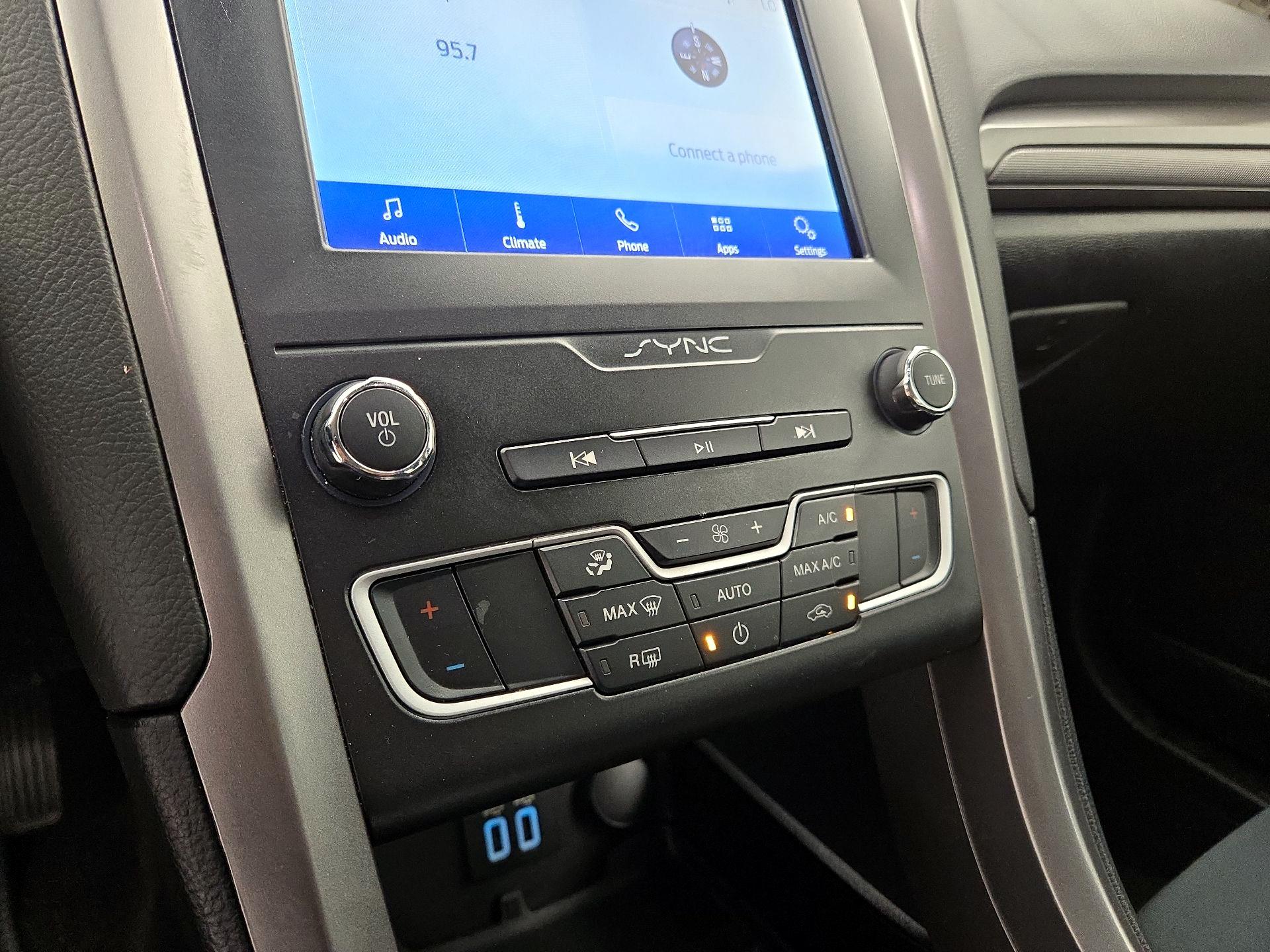 Thumbnail: 2020 Ford Fusion - 16