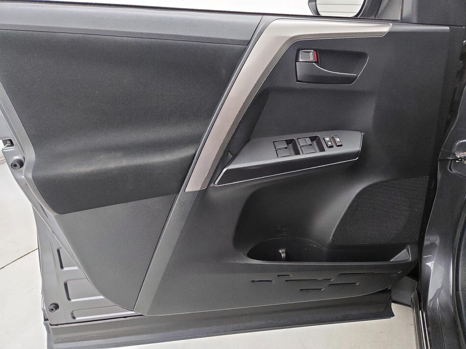 Thumbnail: 2016 Toyota RAV4 - 12
