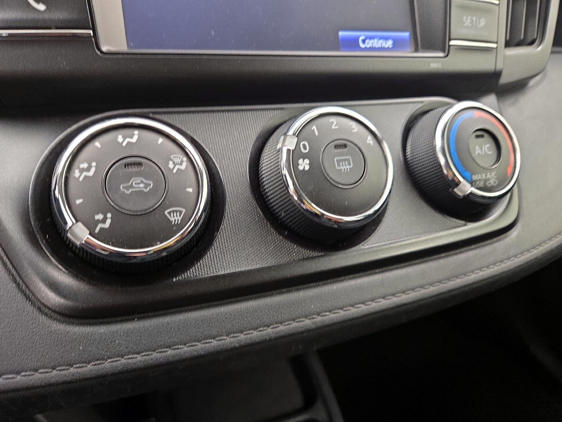 Thumbnail: 2016 Toyota RAV4 - 16