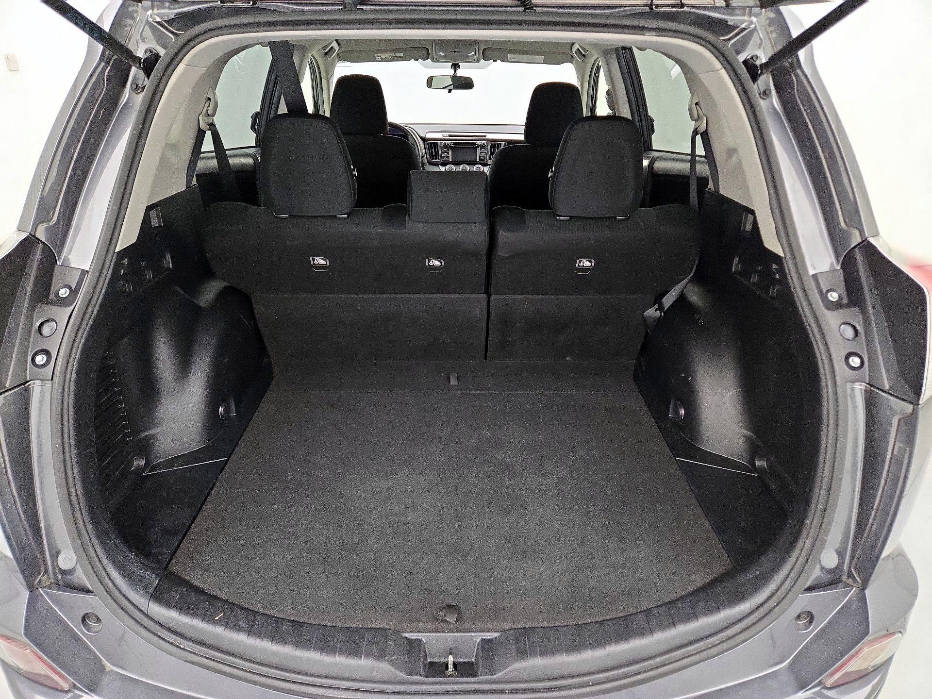 Thumbnail: 2016 Toyota RAV4 - 19