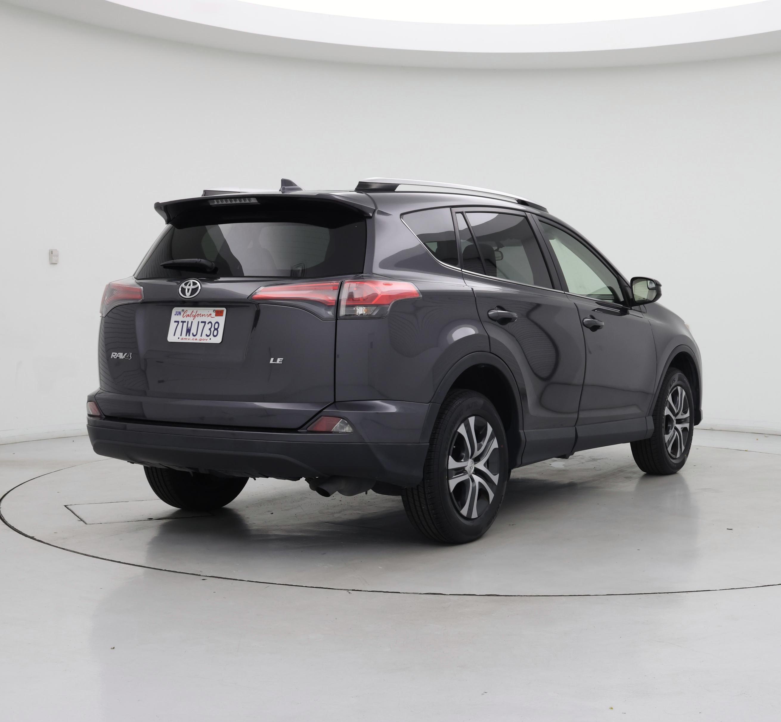 Thumbnail: 2016 Toyota RAV4 - 8