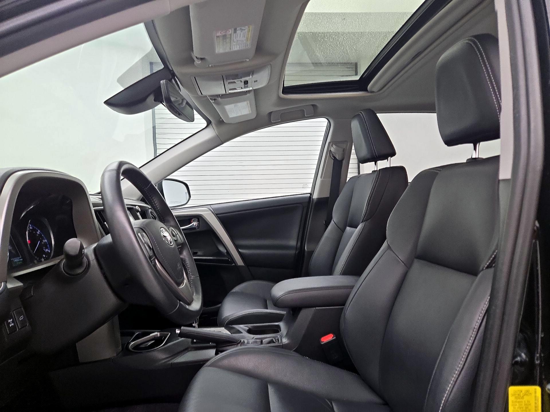 Thumbnail: 2016 Toyota RAV4 - 19