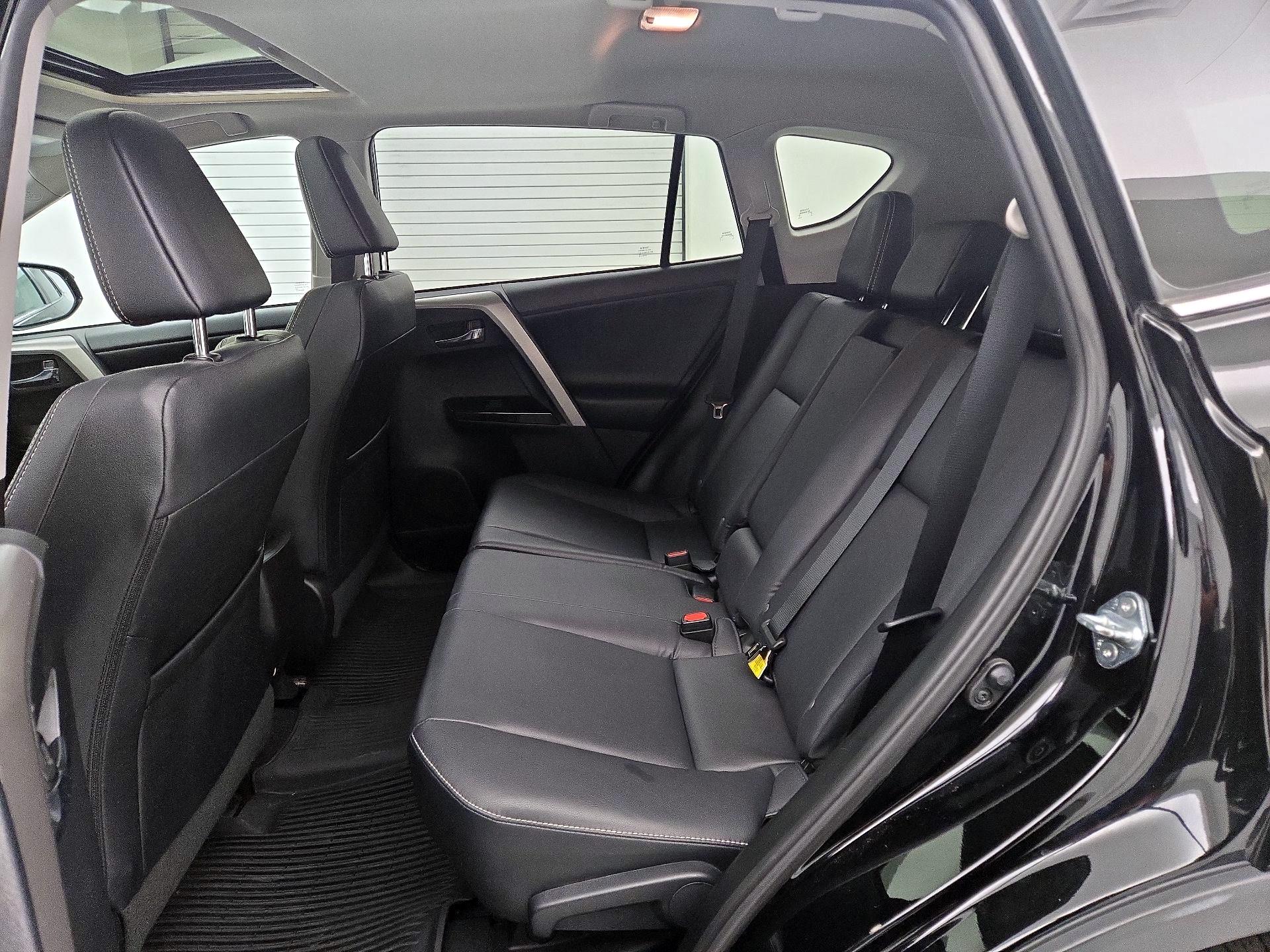 Thumbnail: 2016 Toyota RAV4 - 20
