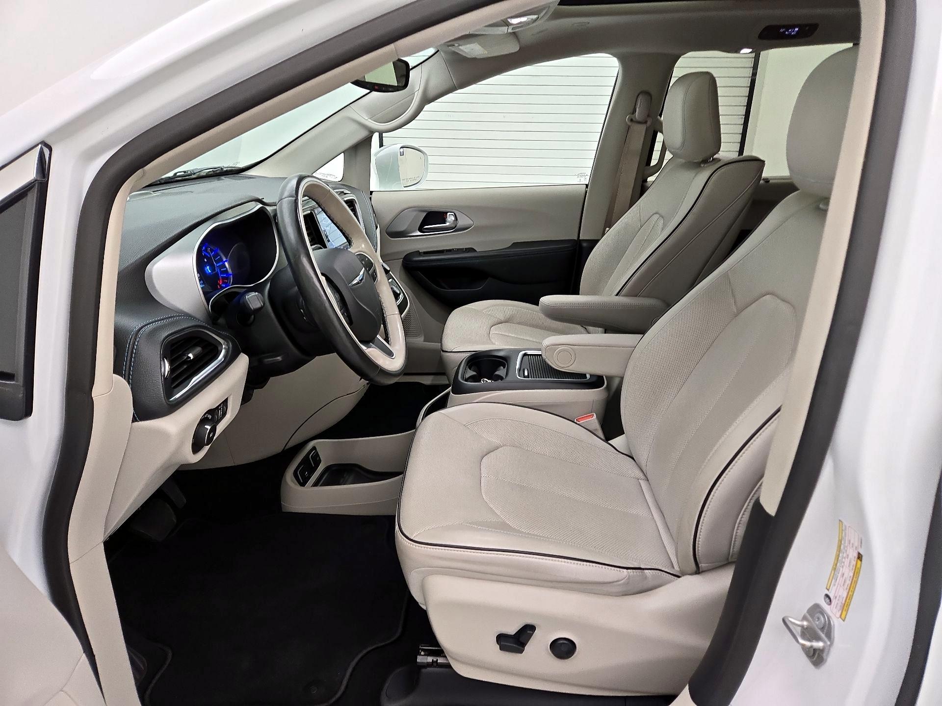 Thumbnail: 2020 Chrysler Pacifica - 11