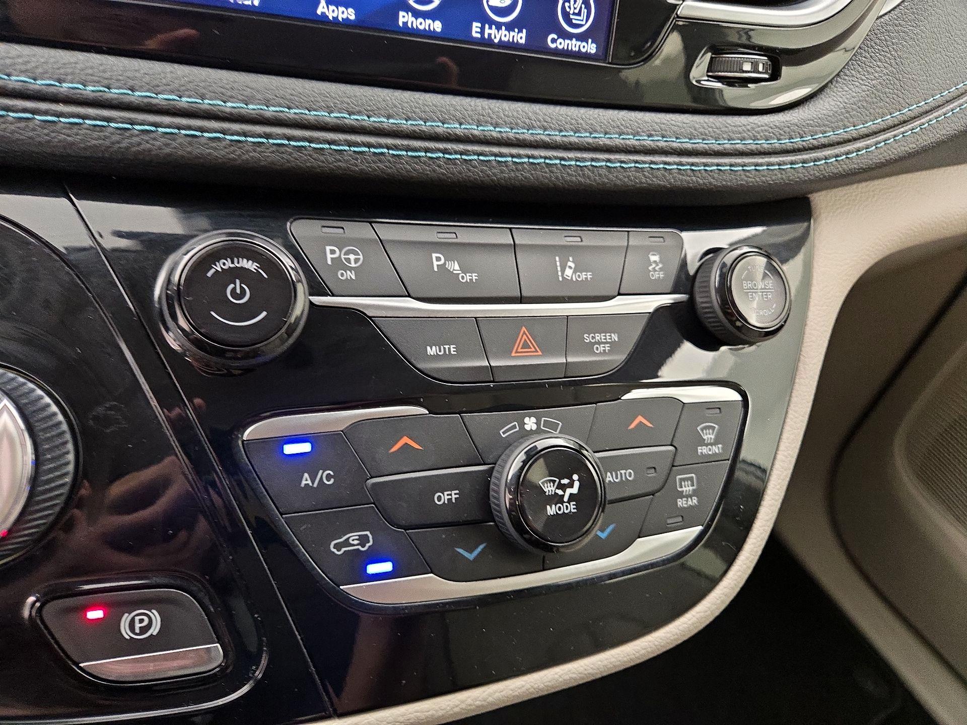Thumbnail: 2020 Chrysler Pacifica - 17