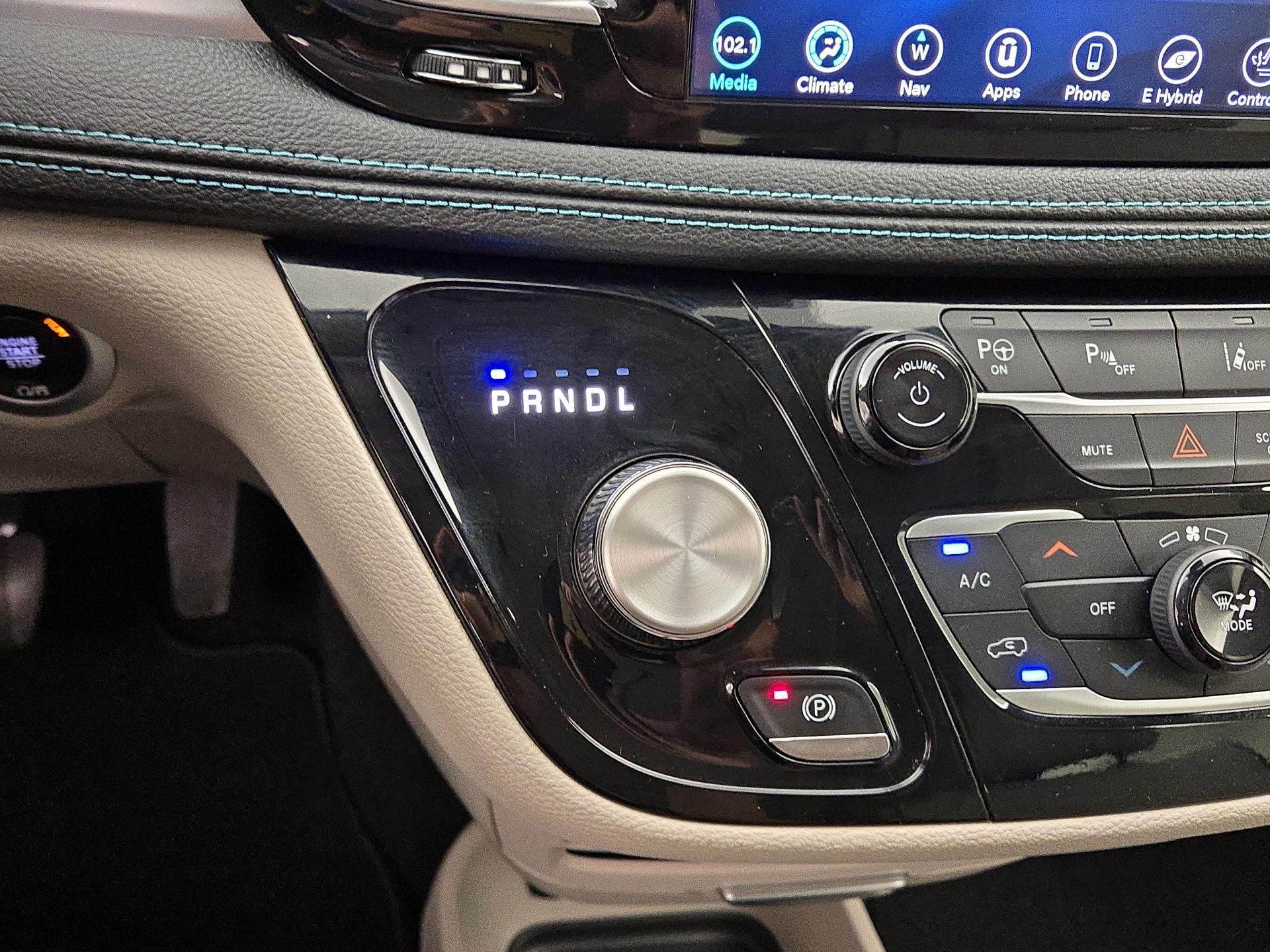 Thumbnail: 2020 Chrysler Pacifica - 18