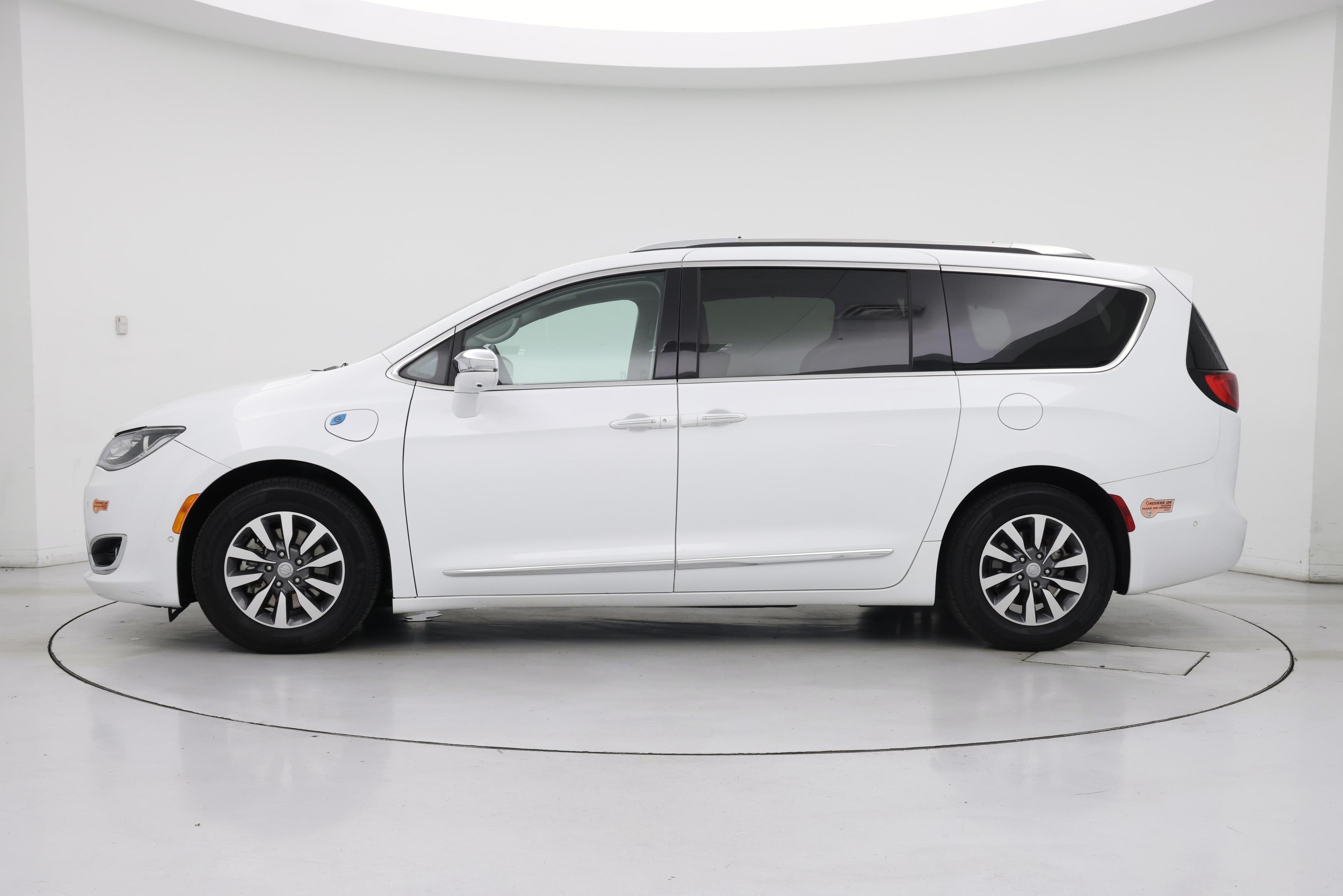 Thumbnail: 2020 Chrysler Pacifica - 3