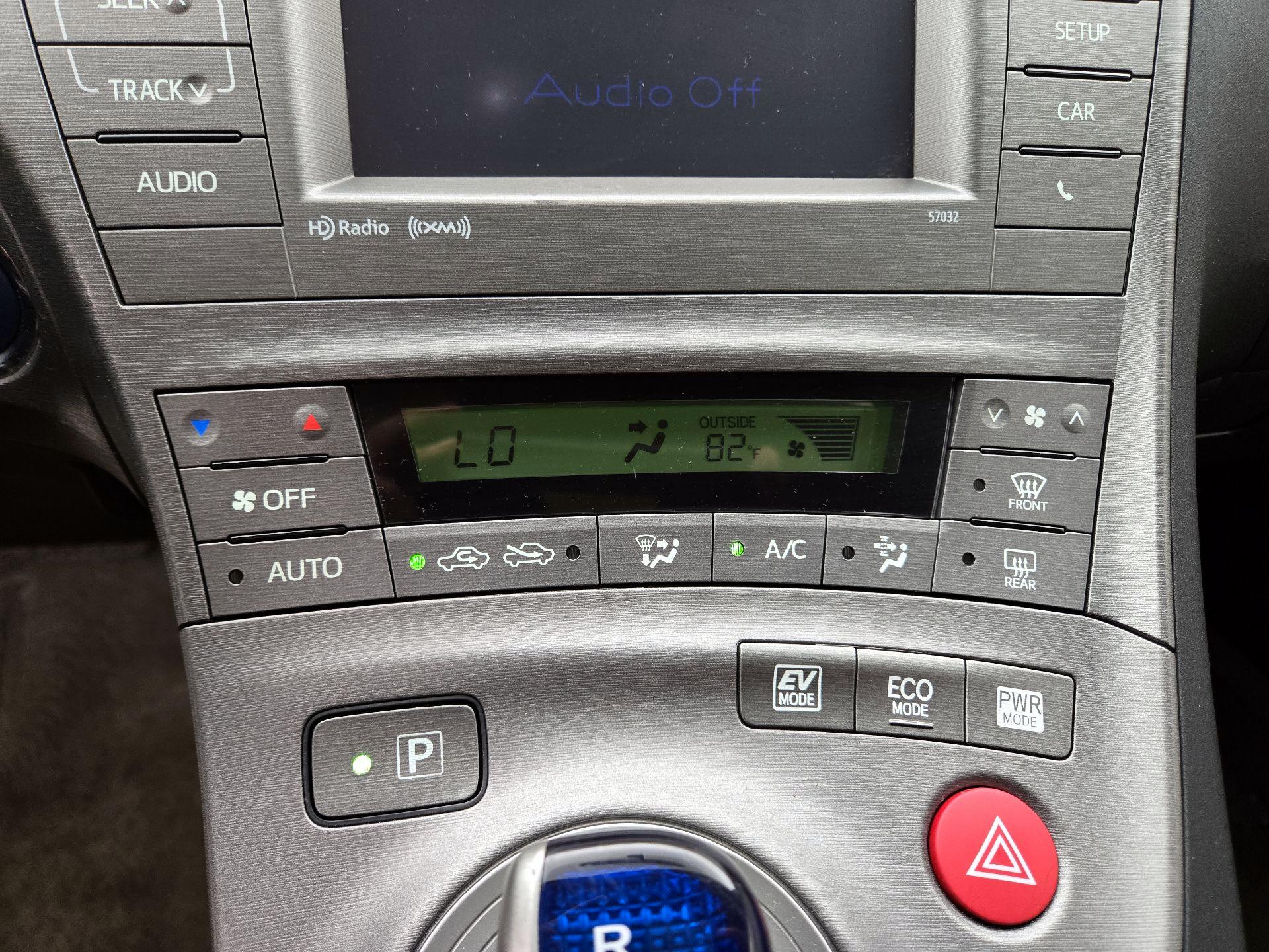 Thumbnail: 2014 Toyota Prius - 16