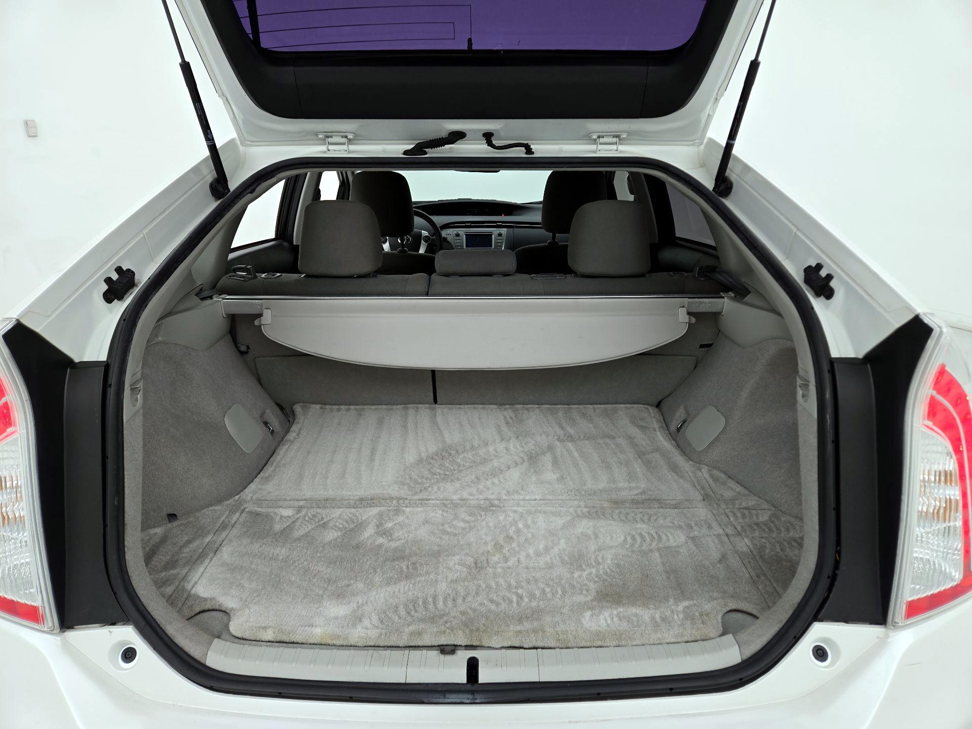 Thumbnail: 2014 Toyota Prius - 19