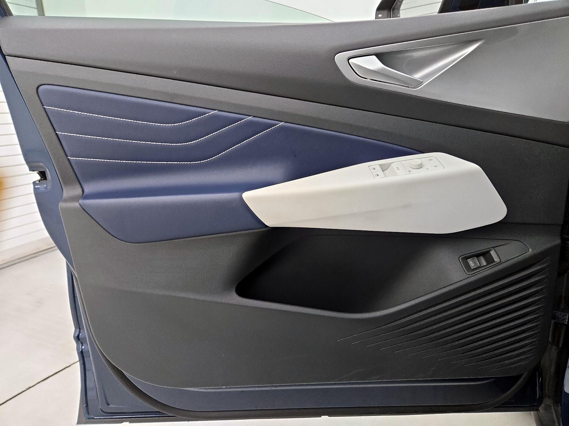 Thumbnail: 2023 Volkswagen ID.4 - 12