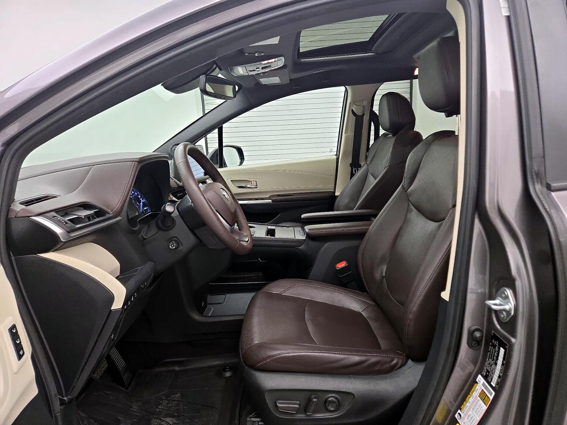 Thumbnail: 2023 Toyota Sienna - 11
