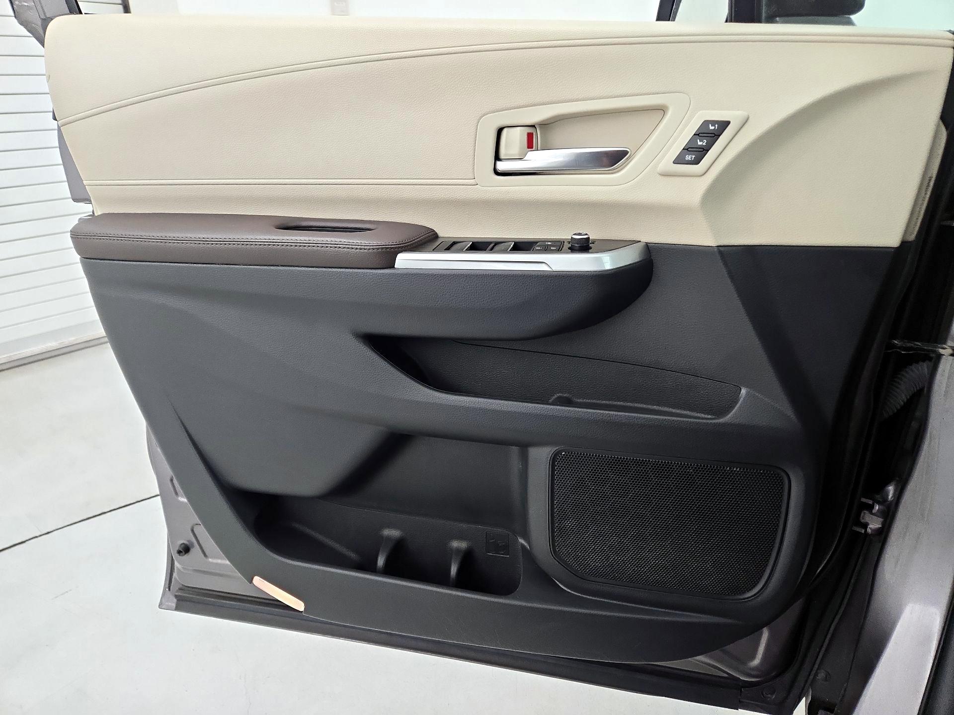 Thumbnail: 2023 Toyota Sienna - 12