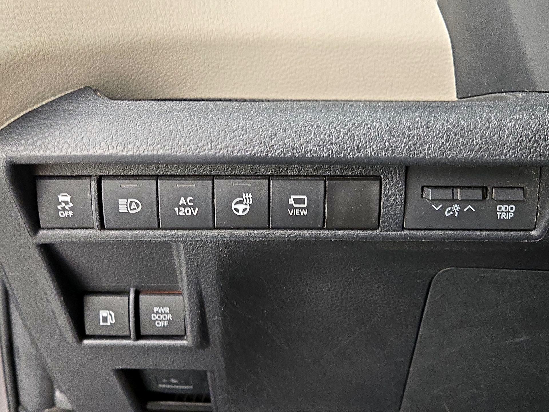 Thumbnail: 2023 Toyota Sienna - 13