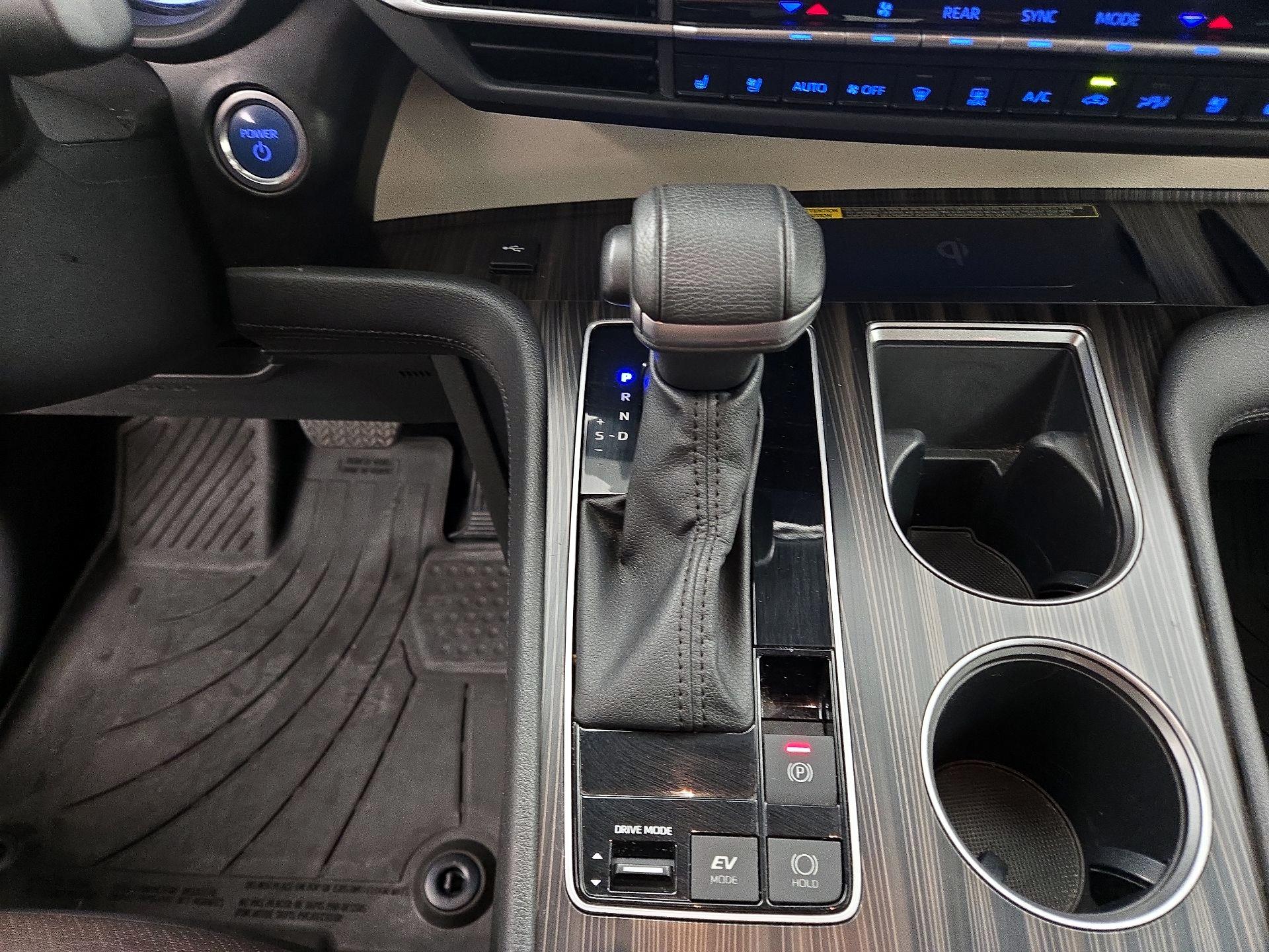 Thumbnail: 2023 Toyota Sienna - 18