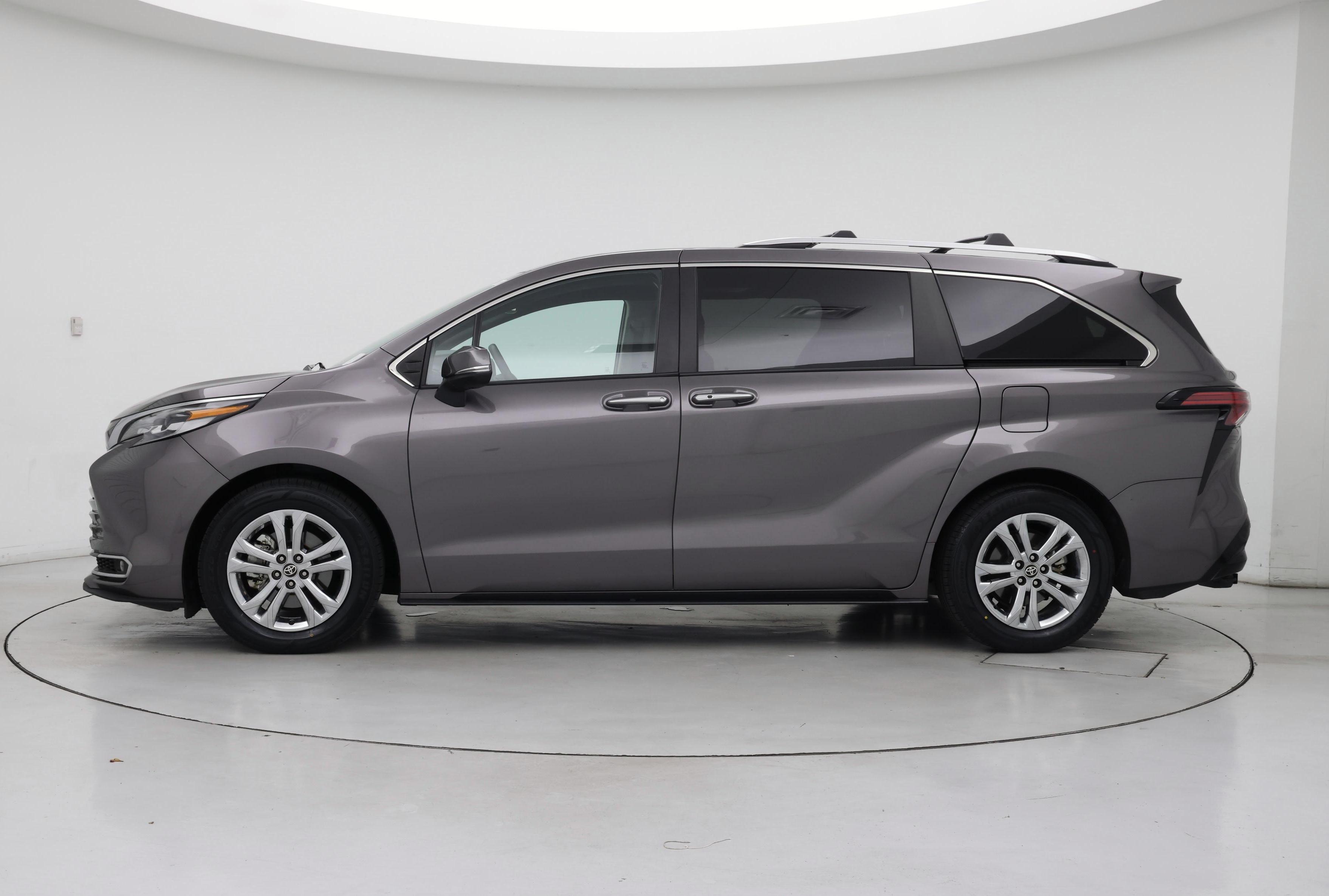 Thumbnail: 2023 Toyota Sienna - 3
