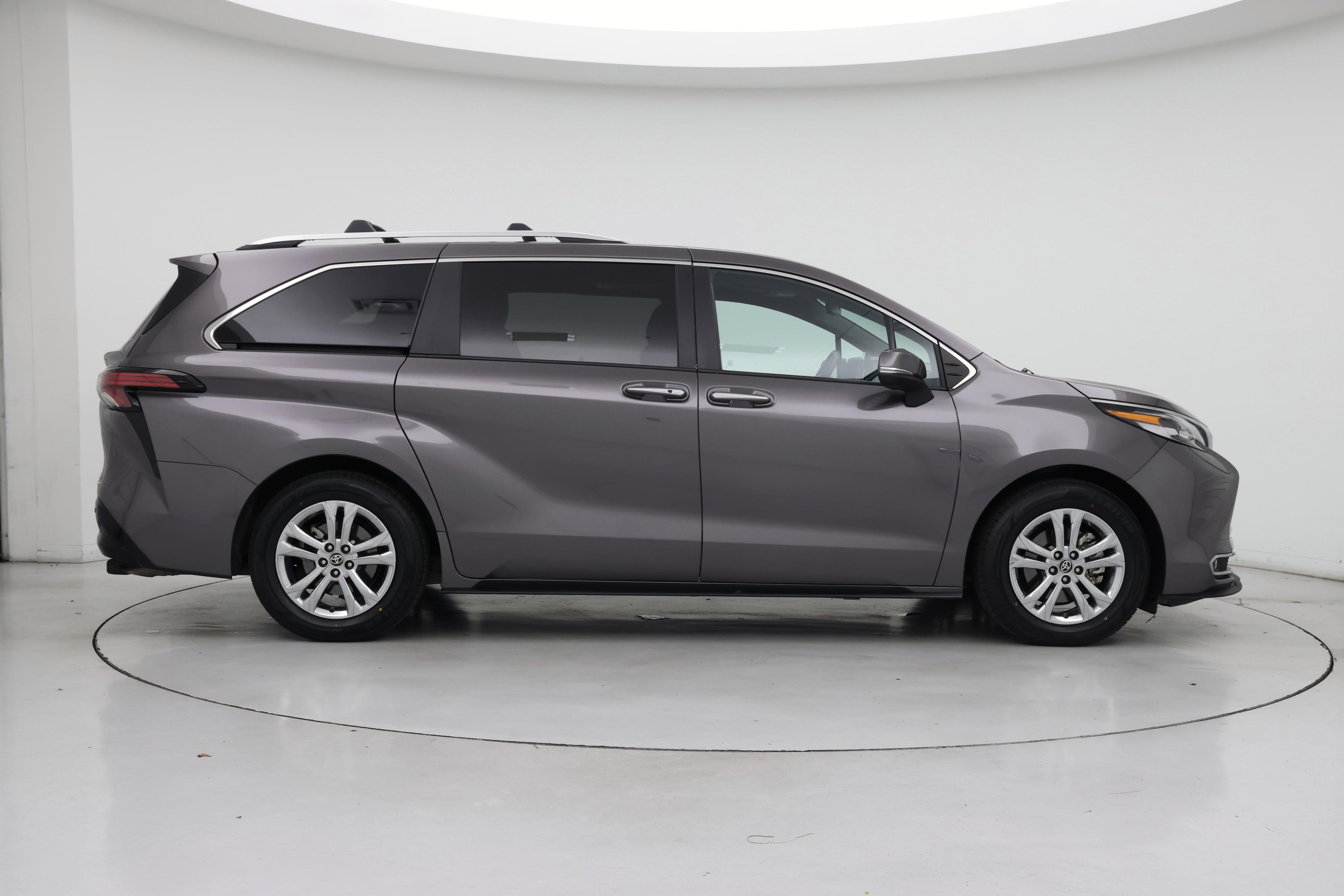 Thumbnail: 2023 Toyota Sienna - 7