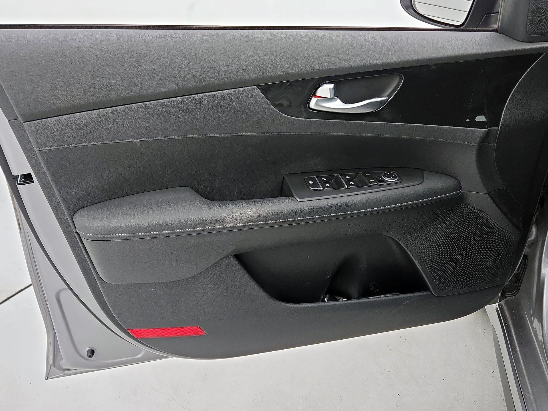 Thumbnail: 2023 Kia Forte - 12