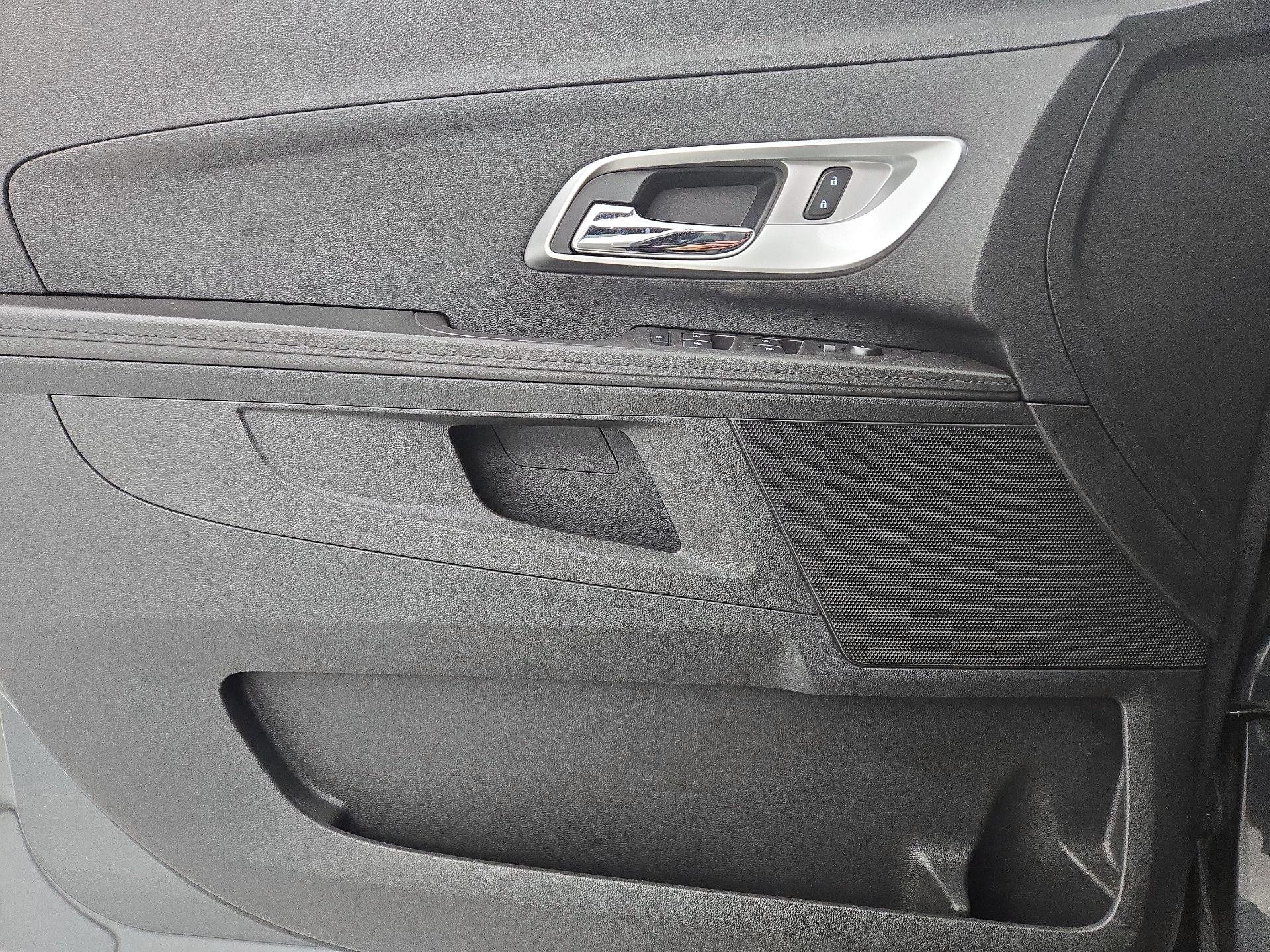 Thumbnail: 2017 Chevrolet Equinox - 12