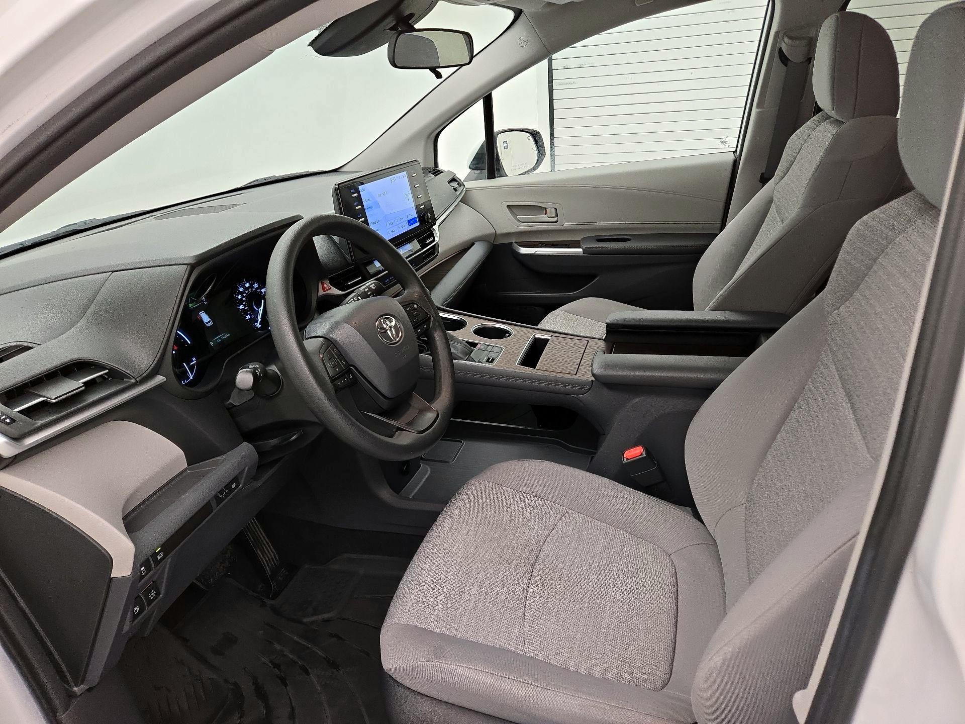Thumbnail: 2022 Toyota Sienna - 11