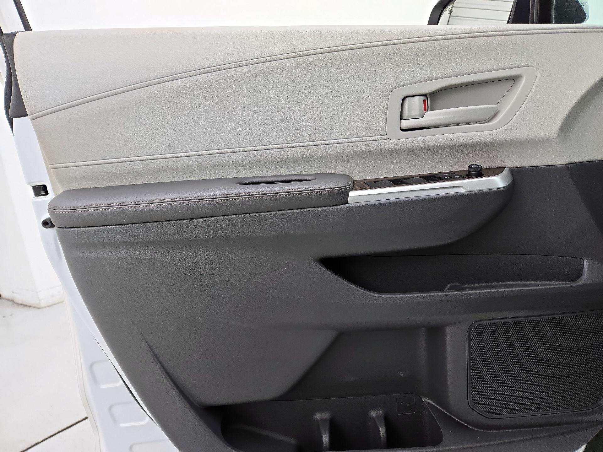 Thumbnail: 2022 Toyota Sienna - 12