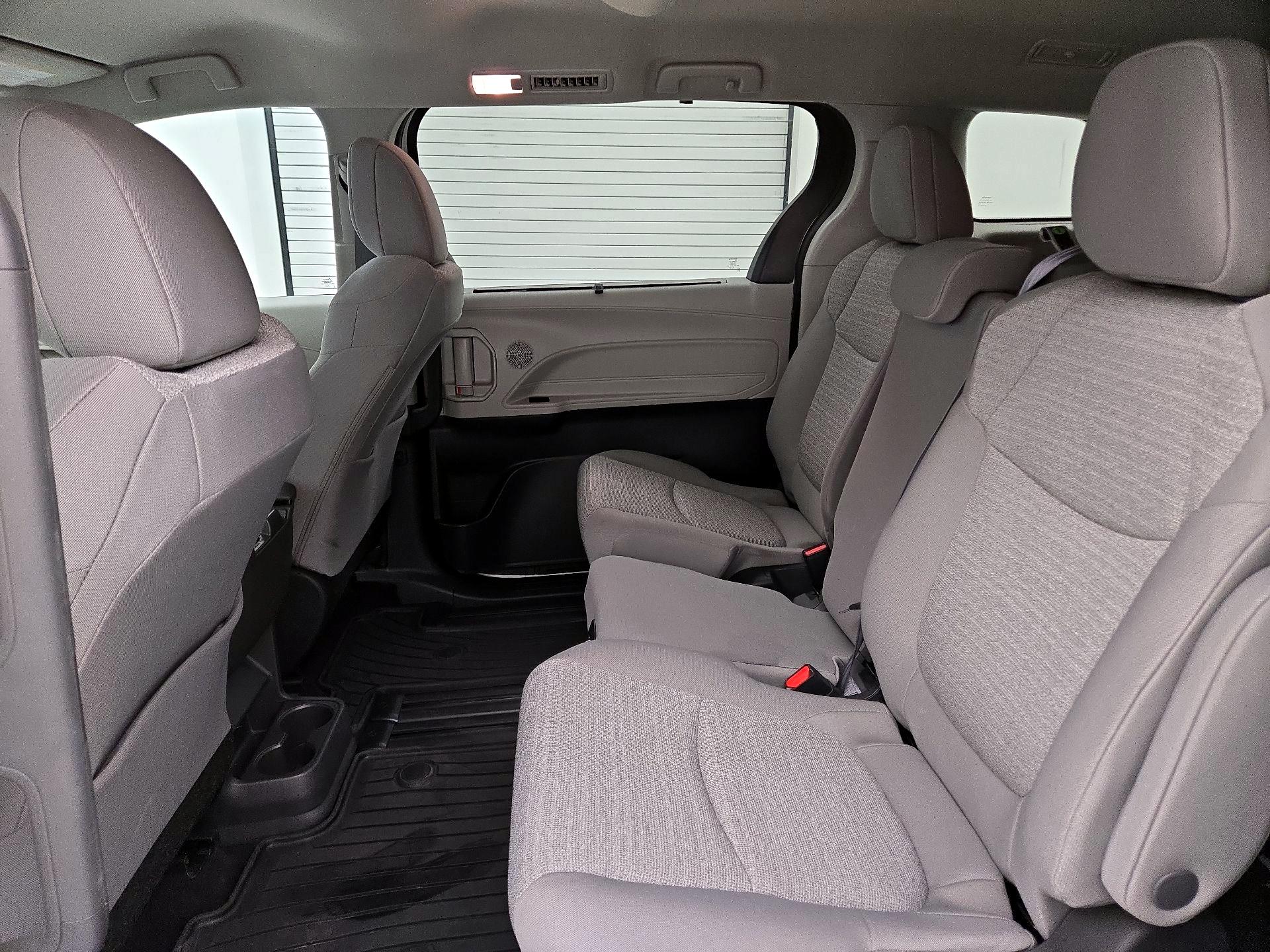 Thumbnail: 2022 Toyota Sienna - 18