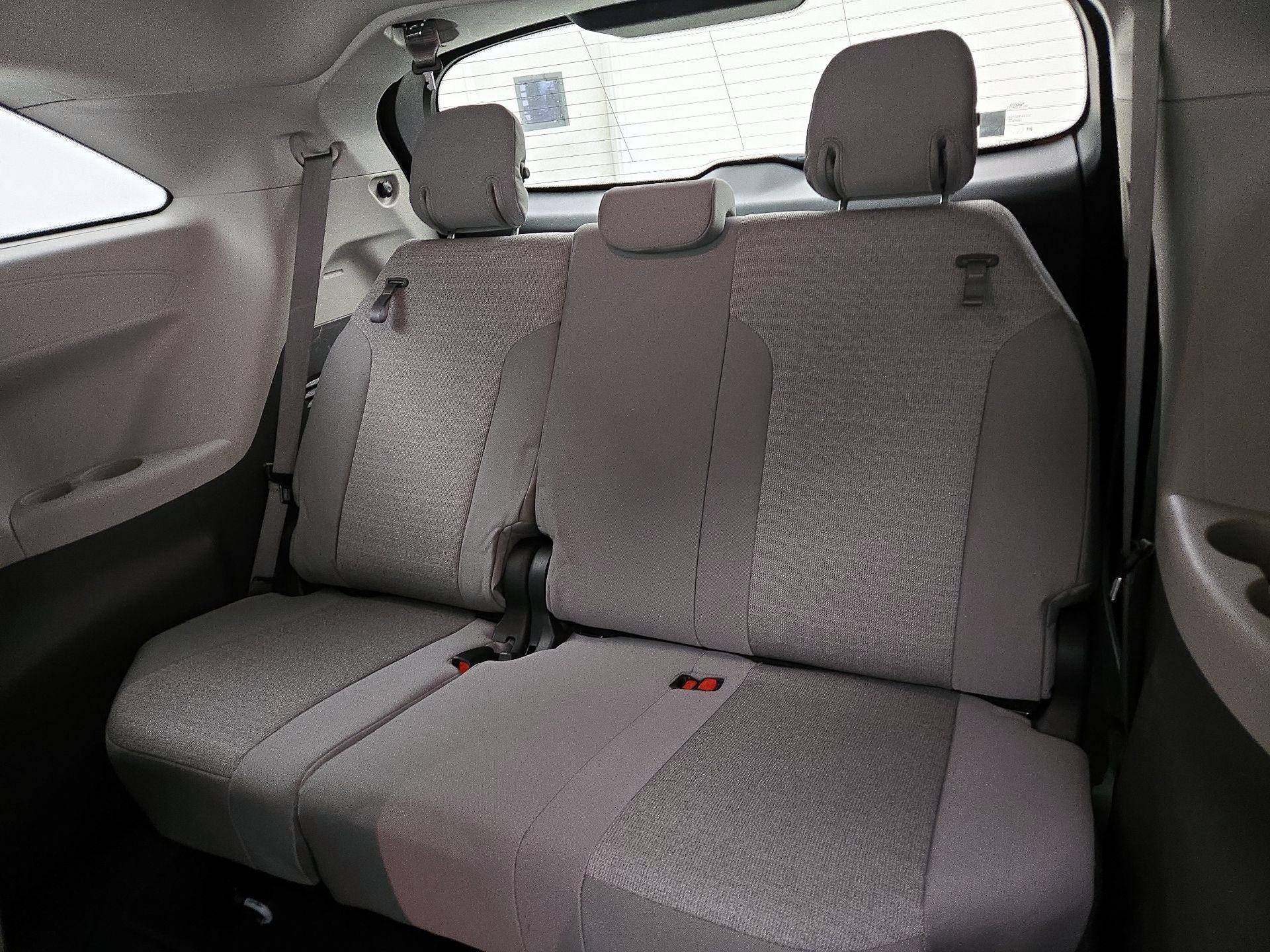 Thumbnail: 2022 Toyota Sienna - 19