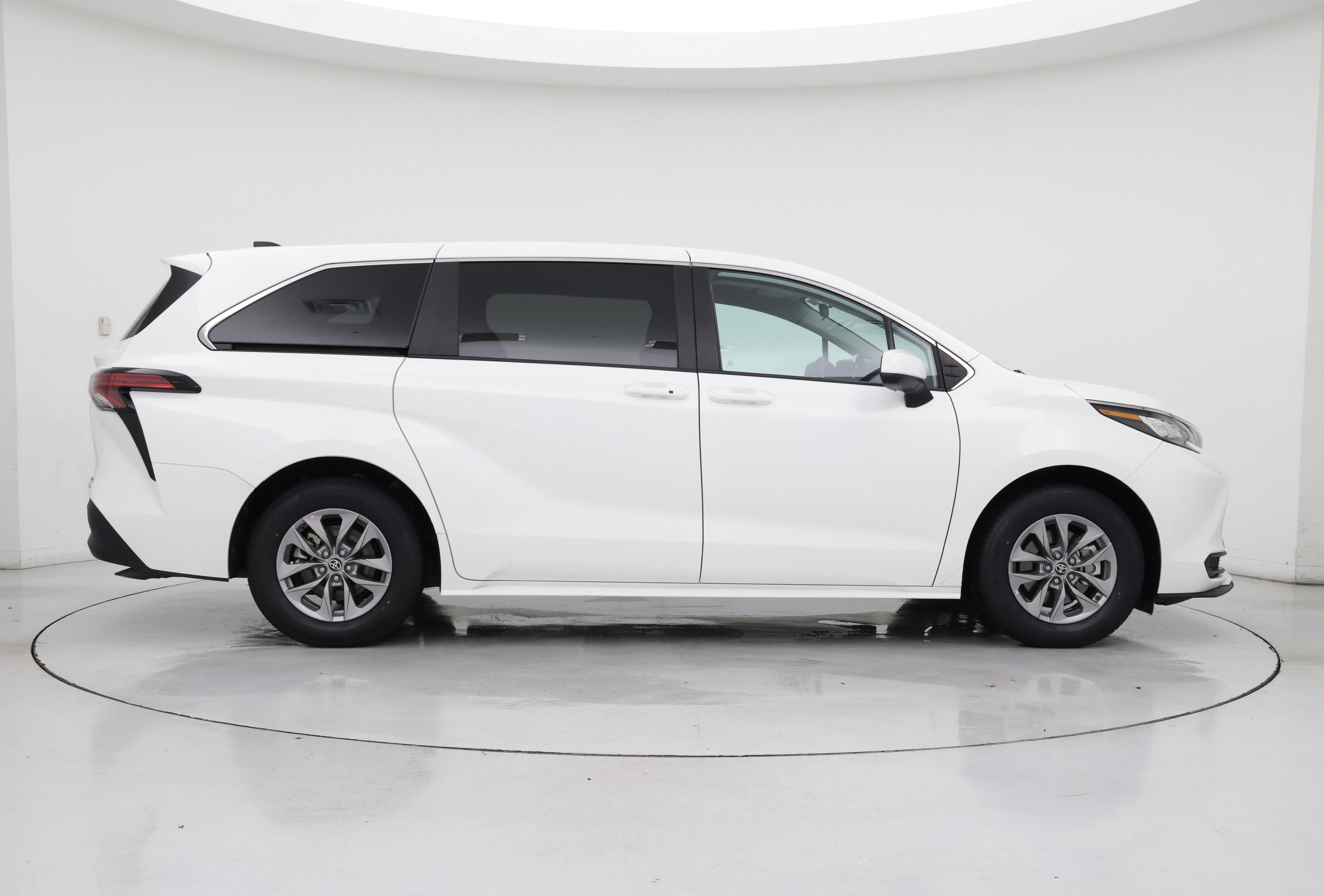 Thumbnail: 2022 Toyota Sienna - 7