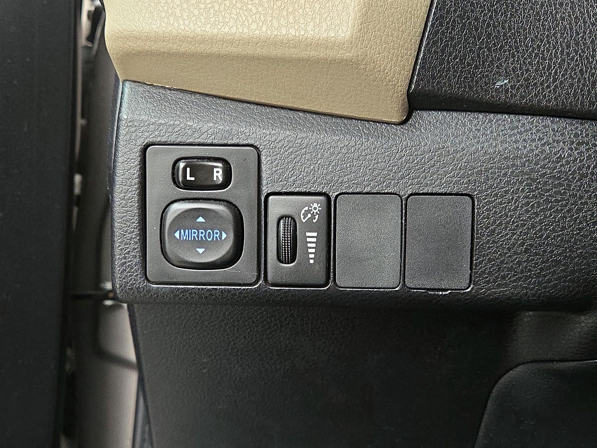 Thumbnail: 2015 Toyota Corolla - 13
