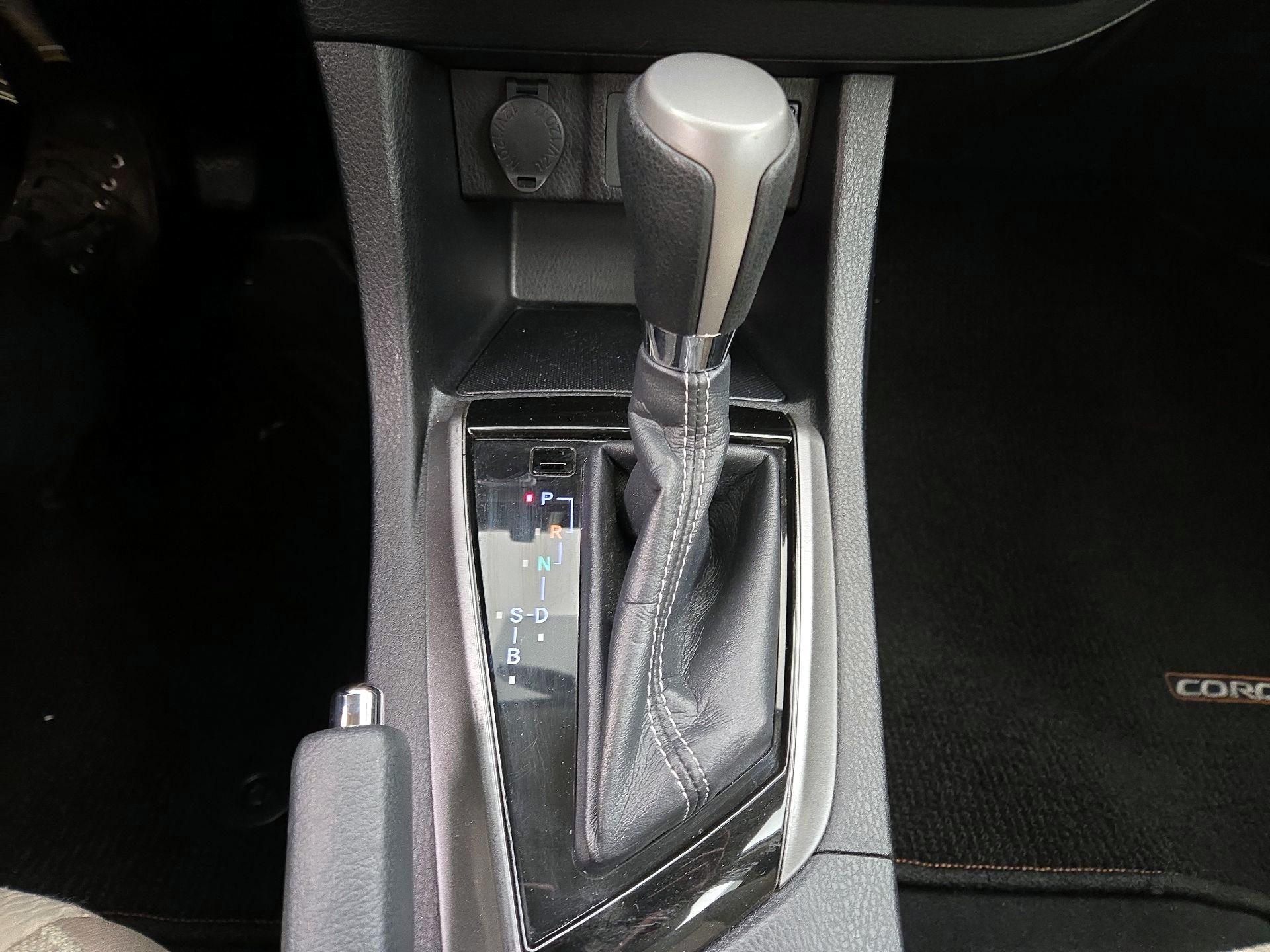 Thumbnail: 2015 Toyota Corolla - 17
