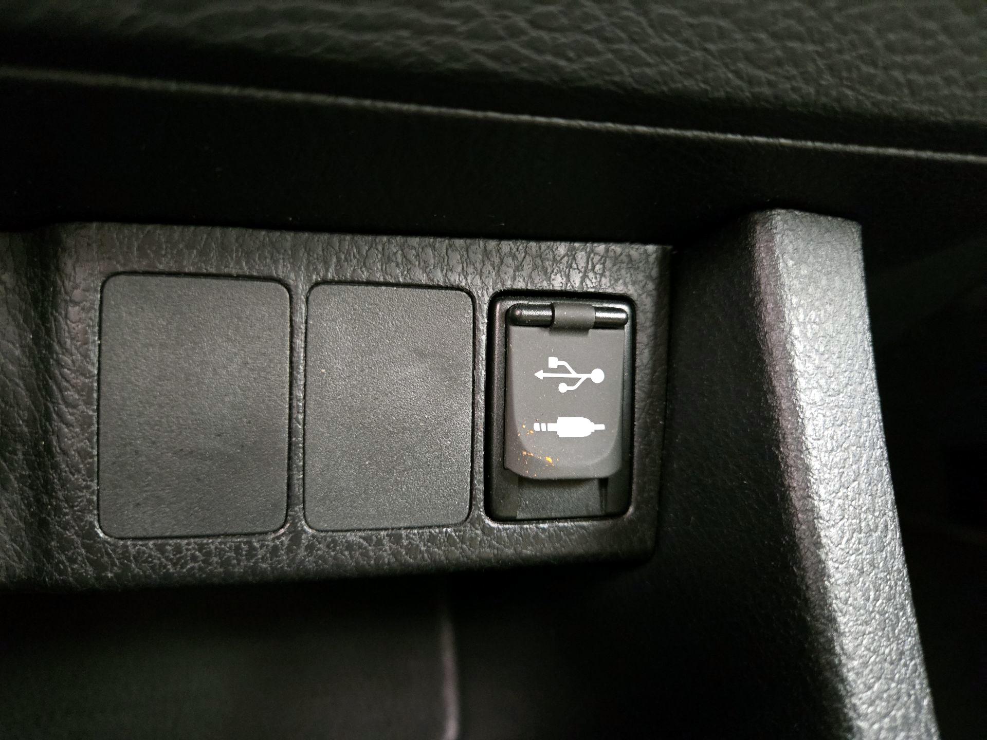 Thumbnail: 2015 Toyota Corolla - 18