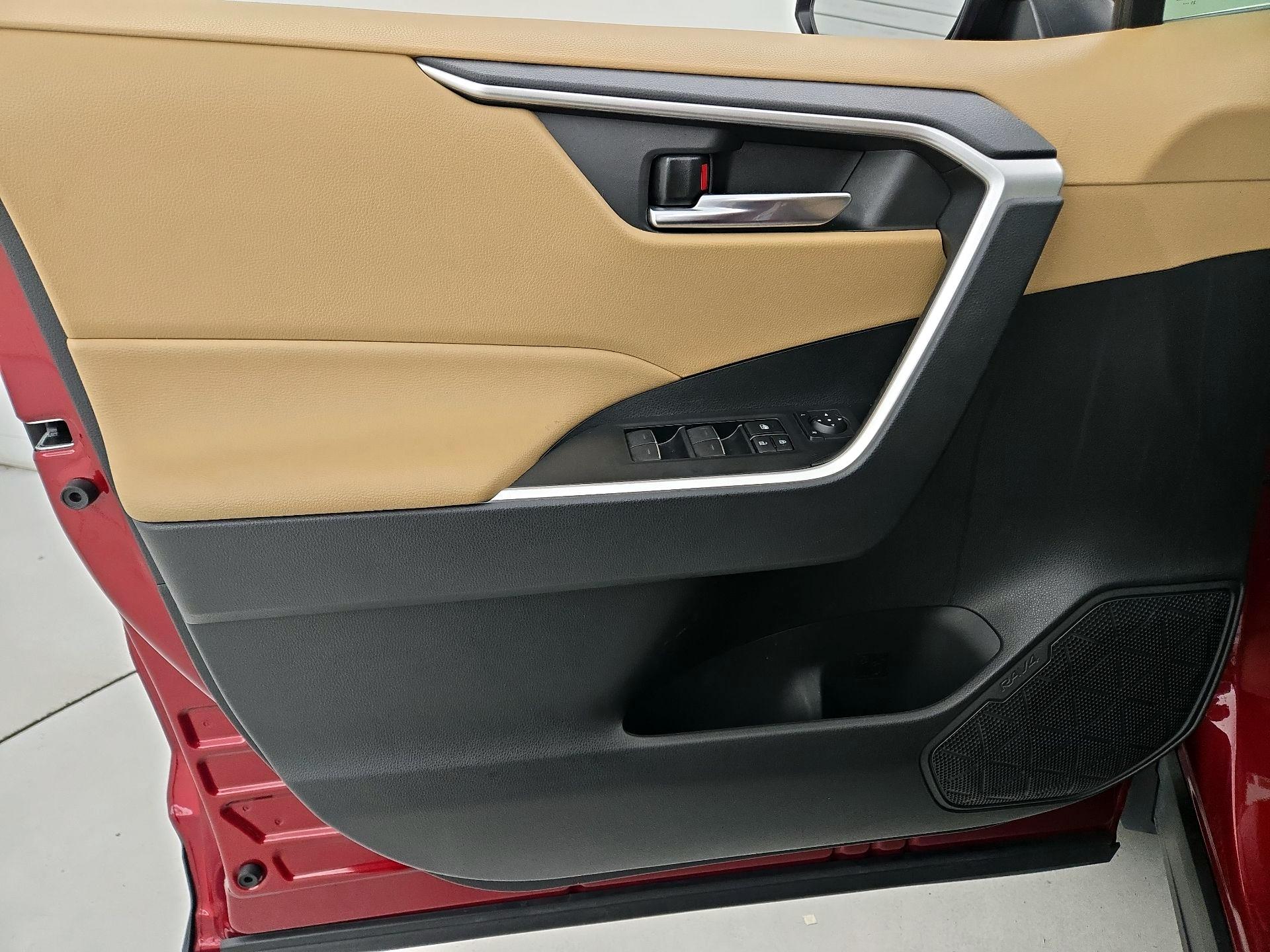 Thumbnail: 2022 Toyota RAV4 - 12