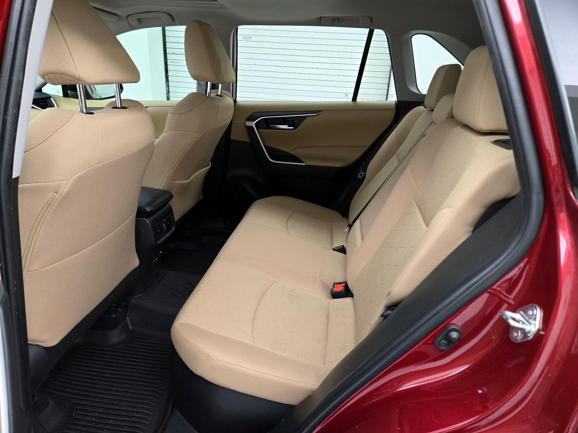 Thumbnail: 2022 Toyota RAV4 - 18