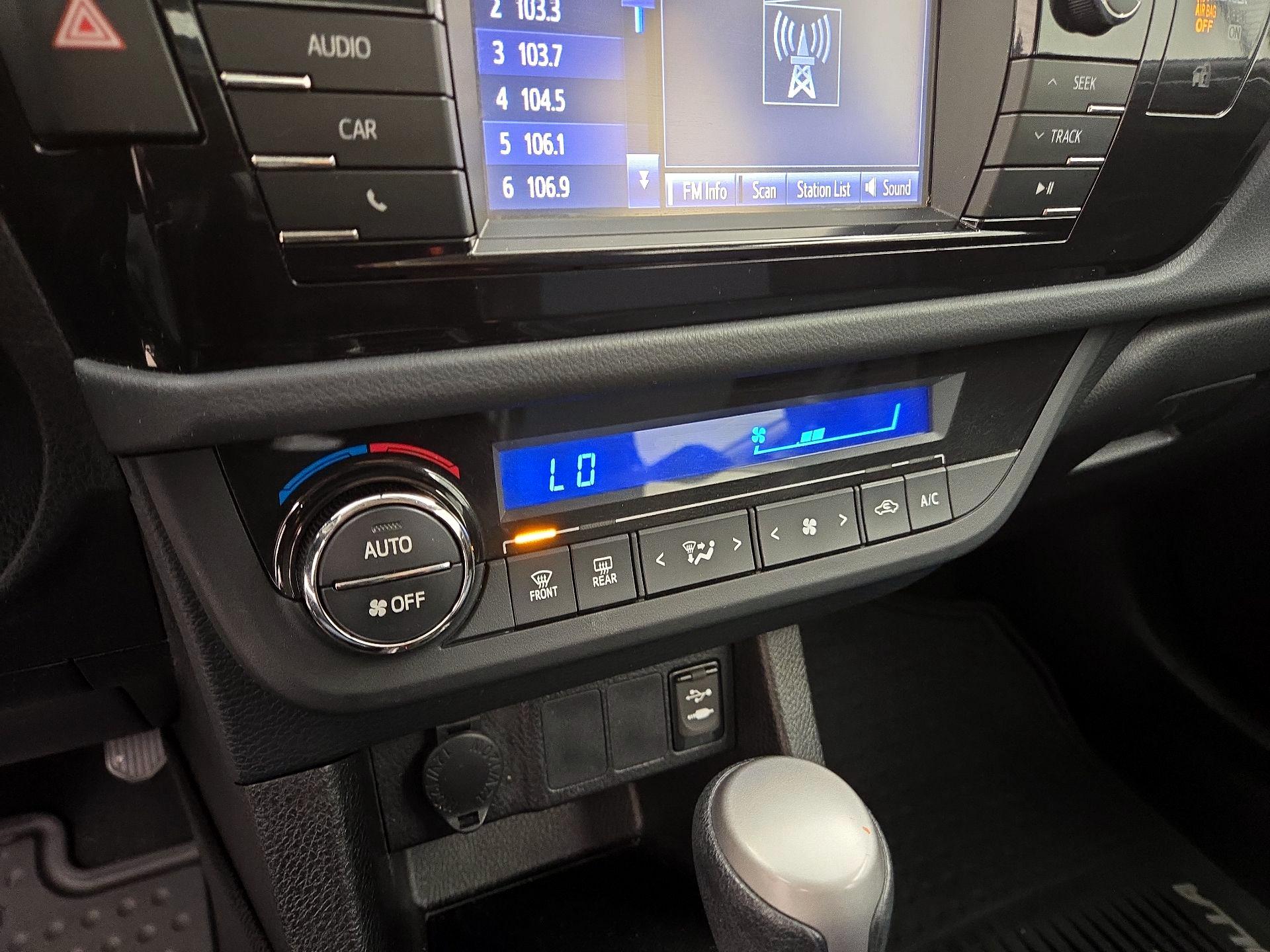 Thumbnail: 2016 Toyota Corolla - 16