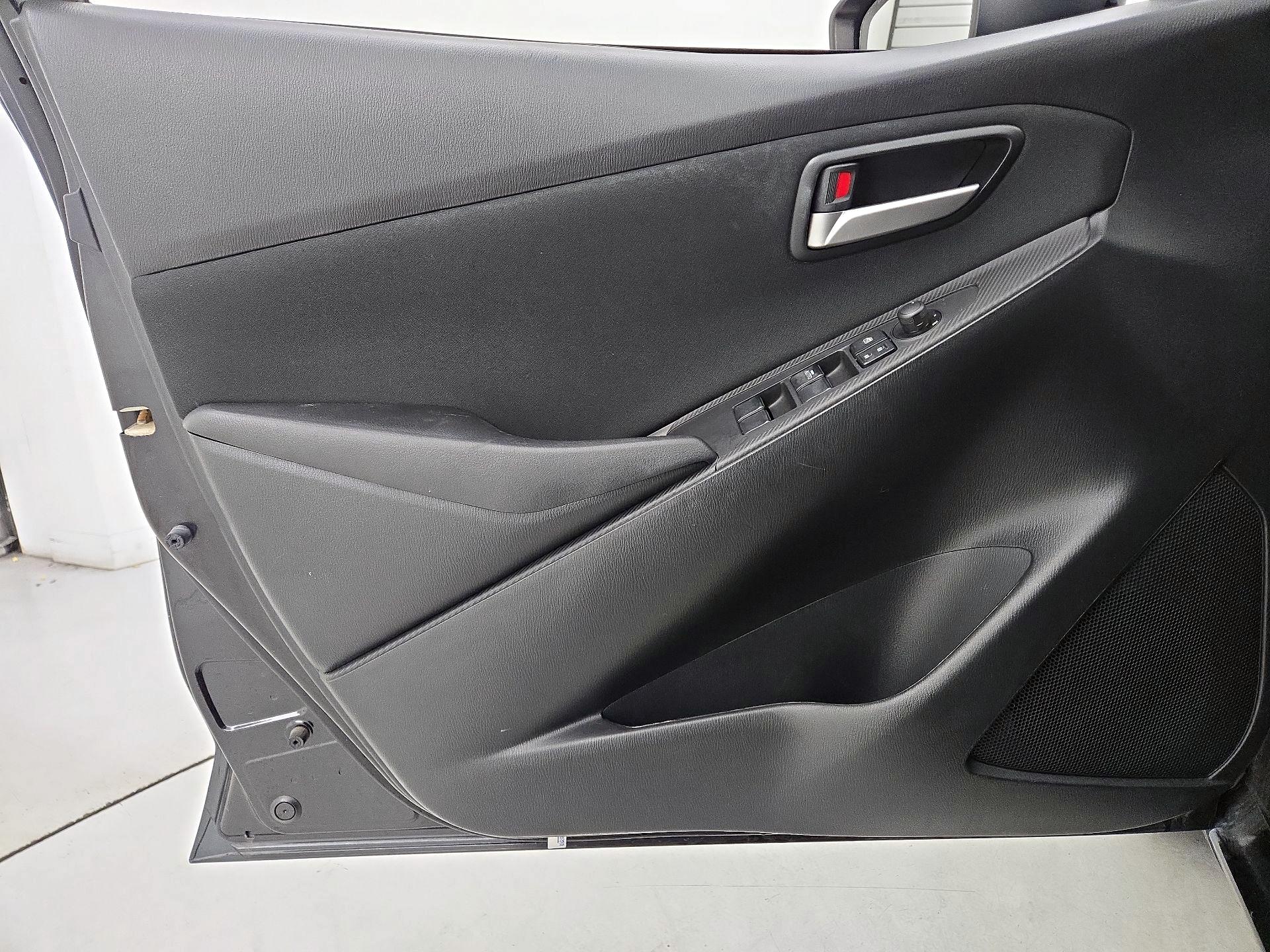 Thumbnail: 2019 Toyota Yaris - 12