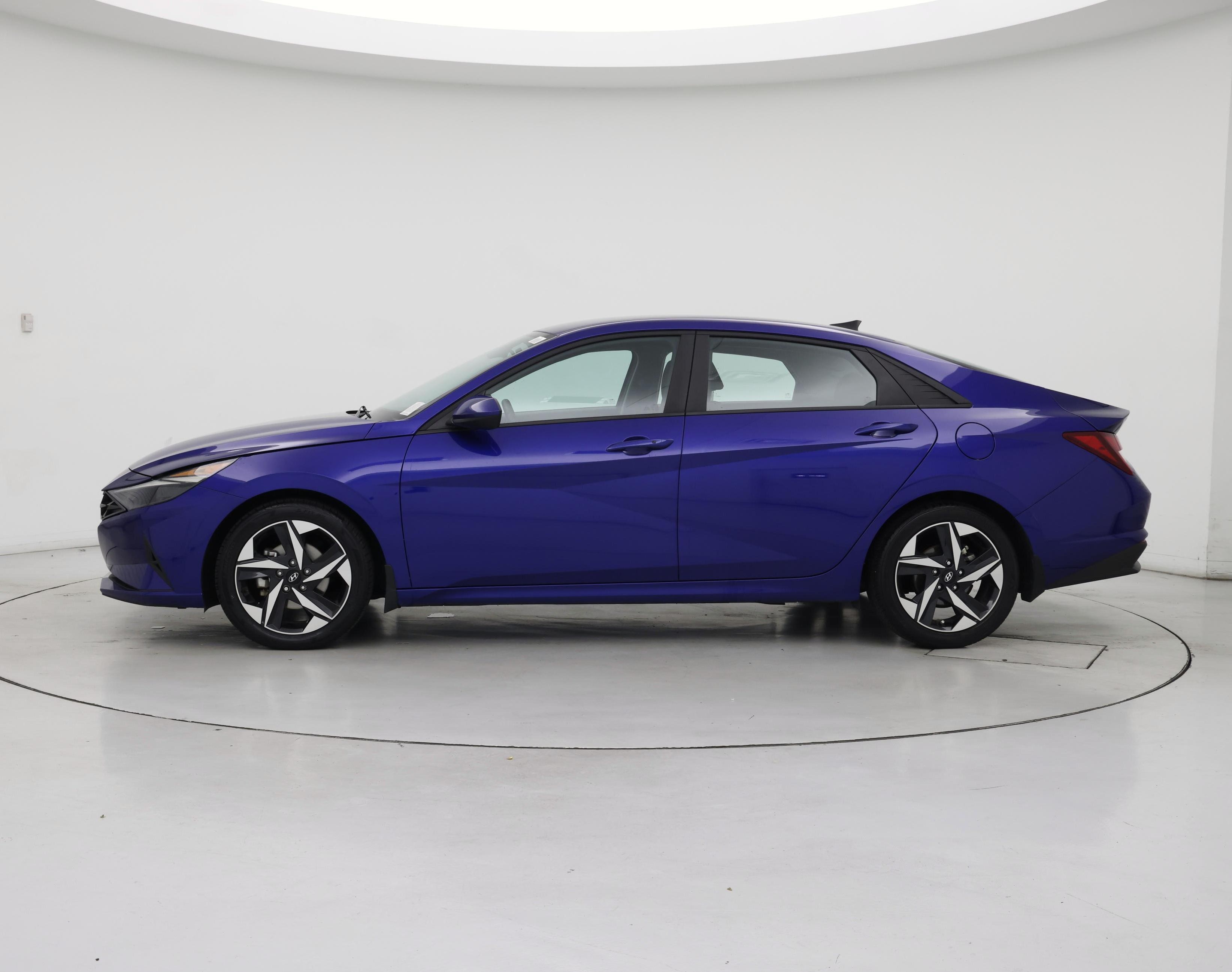 Thumbnail: 2023 Hyundai Elantra - 3
