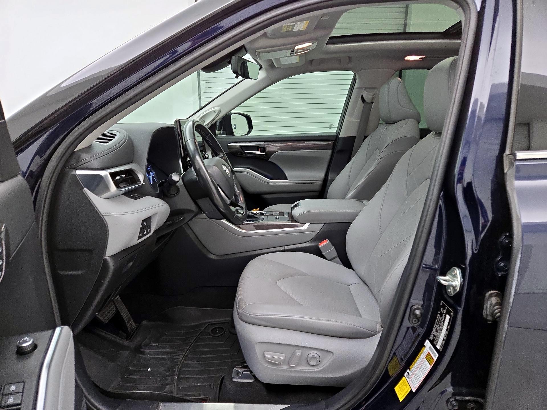 Thumbnail: 2020 Toyota Highlander - 11