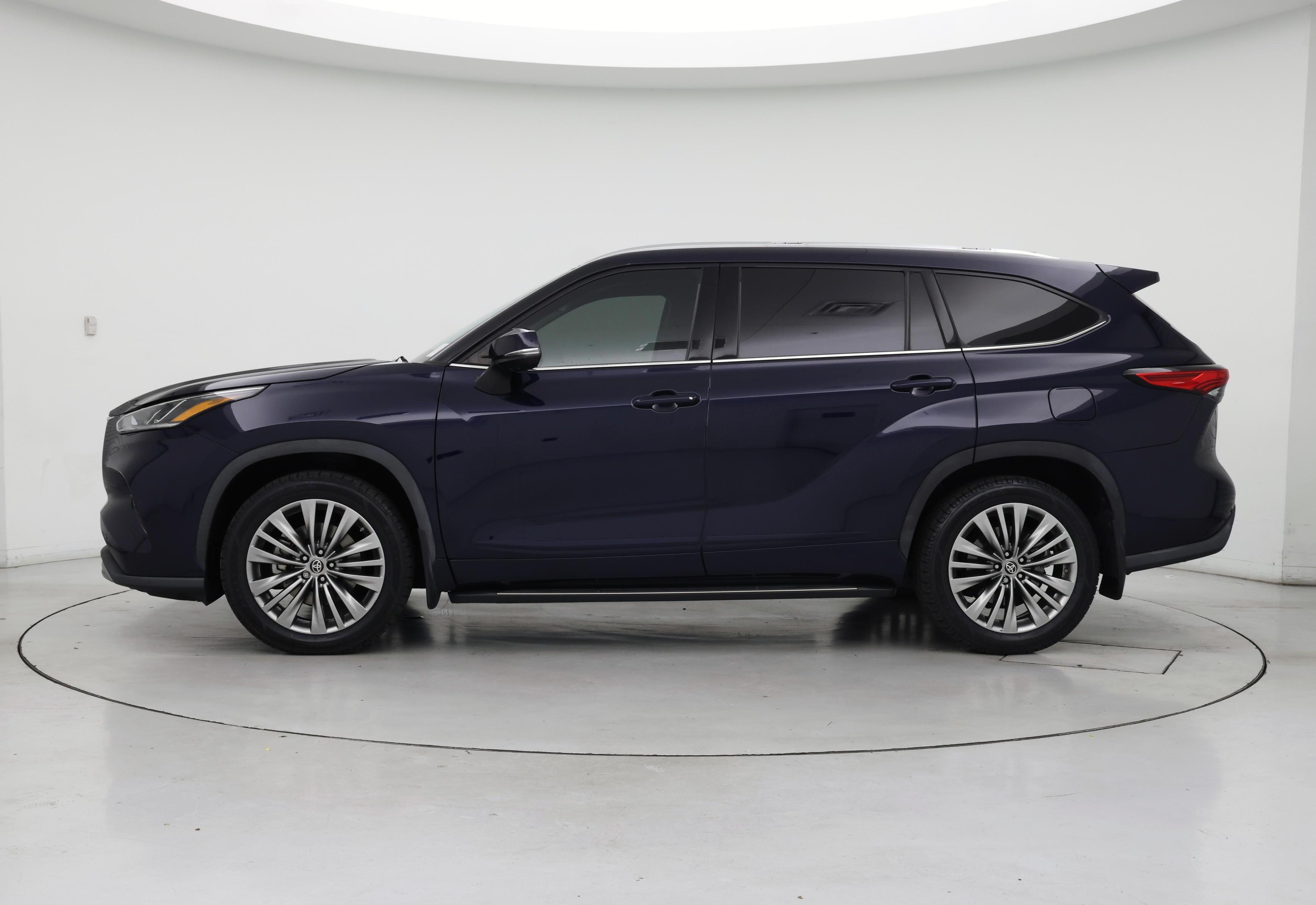 Thumbnail: 2020 Toyota Highlander - 3