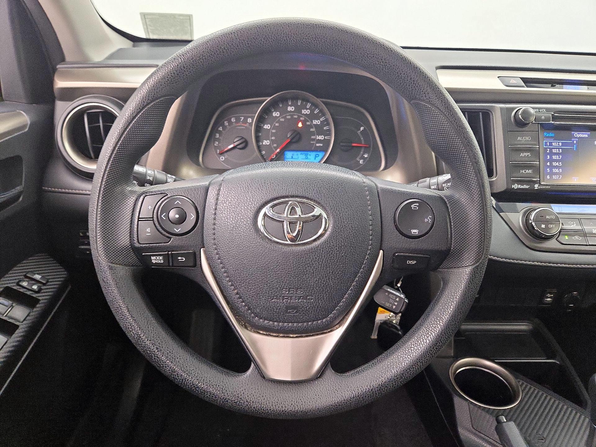 Thumbnail: 2015 Toyota RAV4 - 10