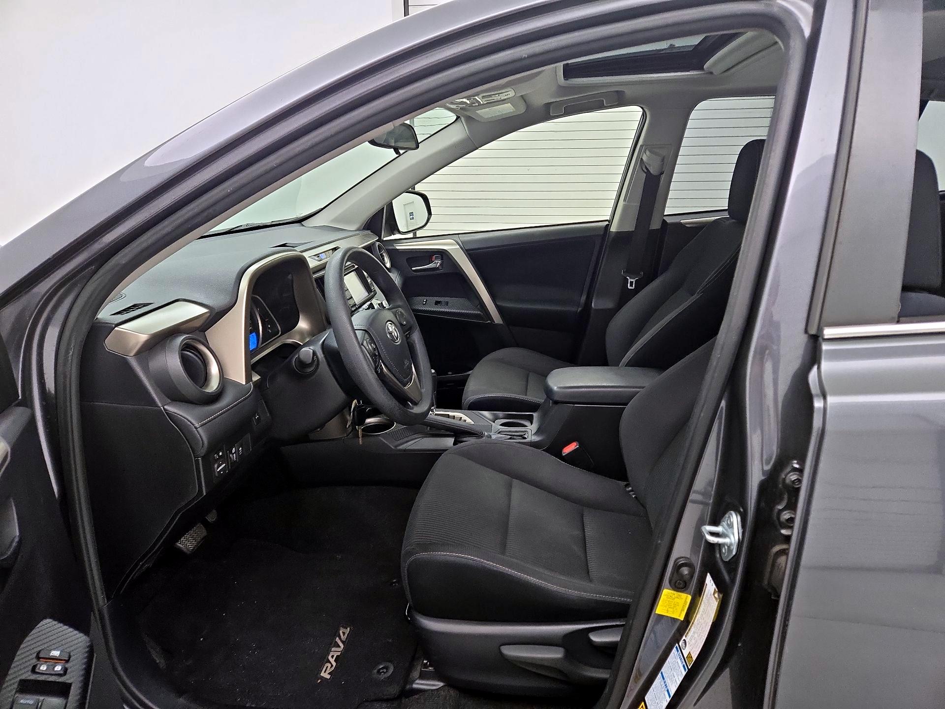 Thumbnail: 2015 Toyota RAV4 - 11