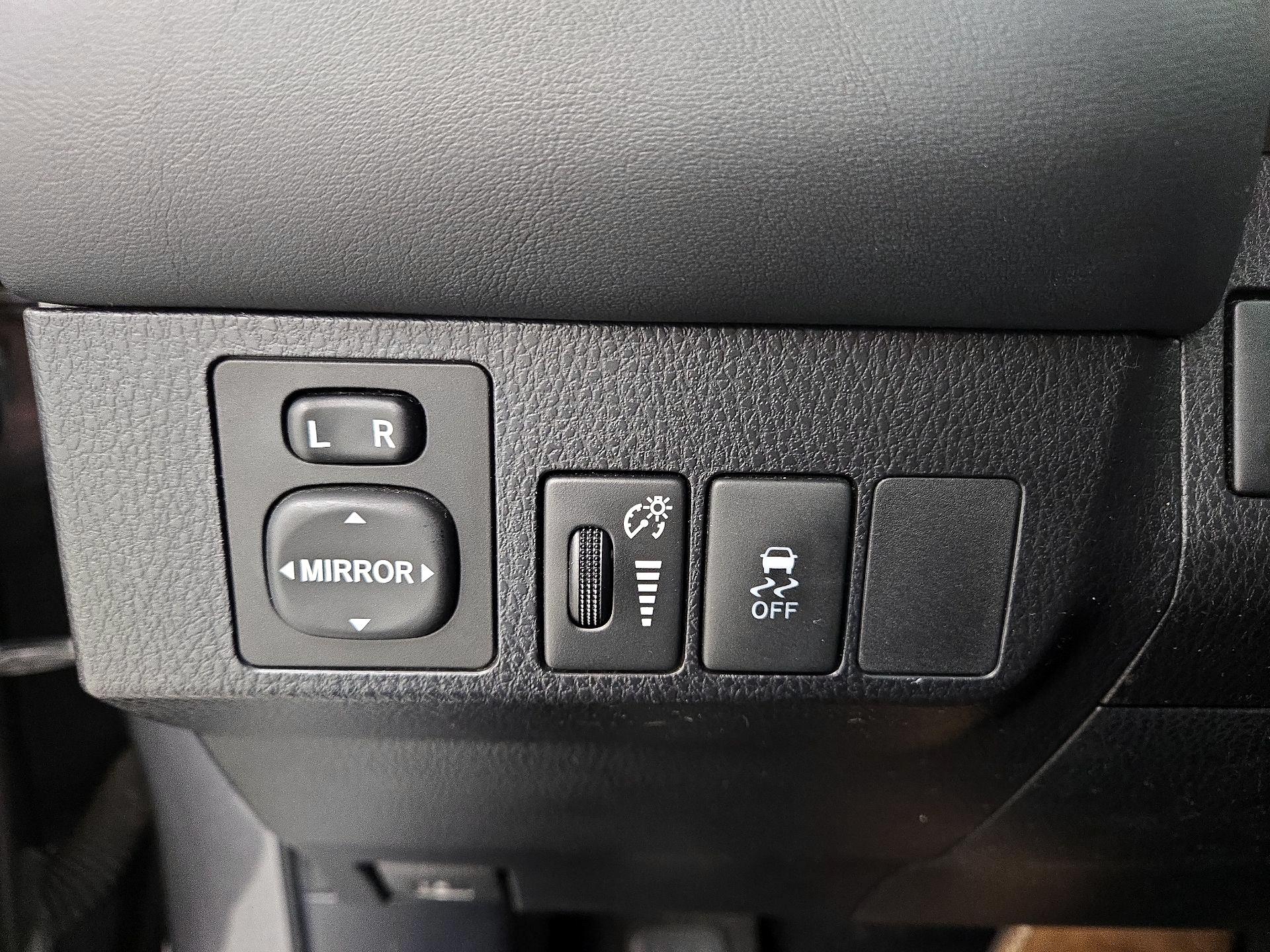 Thumbnail: 2015 Toyota RAV4 - 13