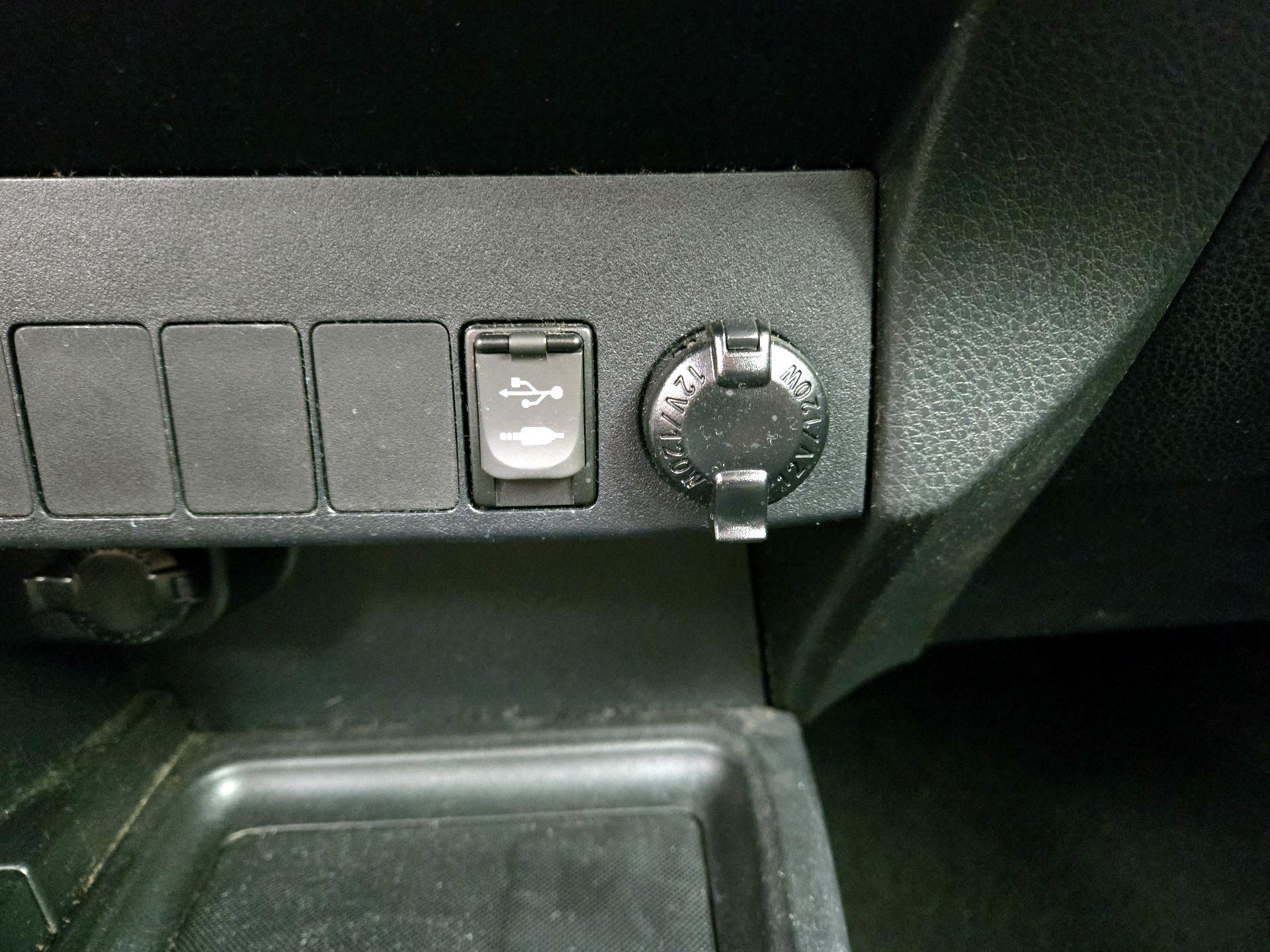 Thumbnail: 2015 Toyota RAV4 - 18